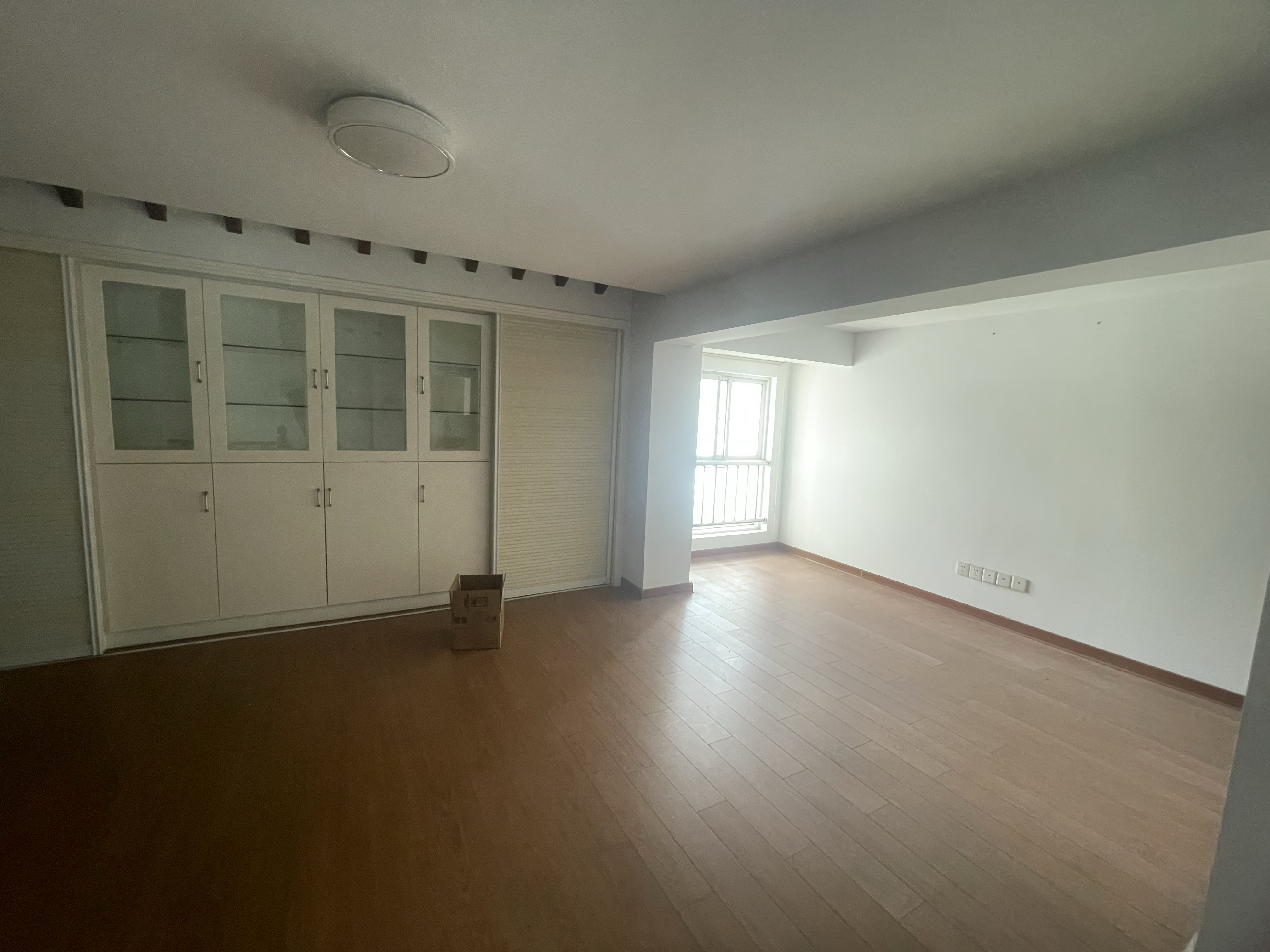 凤凰莱茵苑 5室2厅3卫 247.00m&sup2;