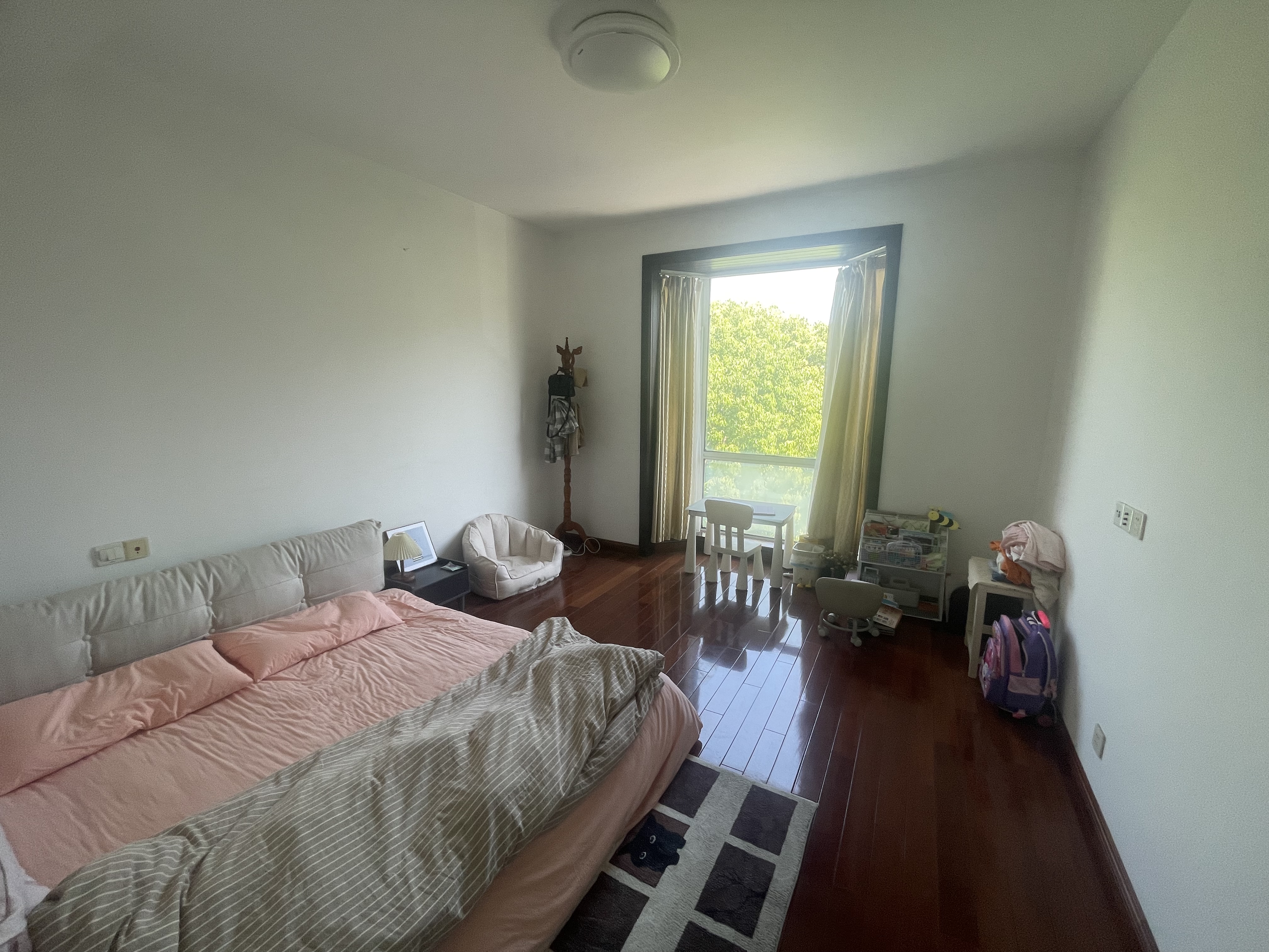 凤凰莱茵苑 5室2厅3卫 247.00m&sup2;