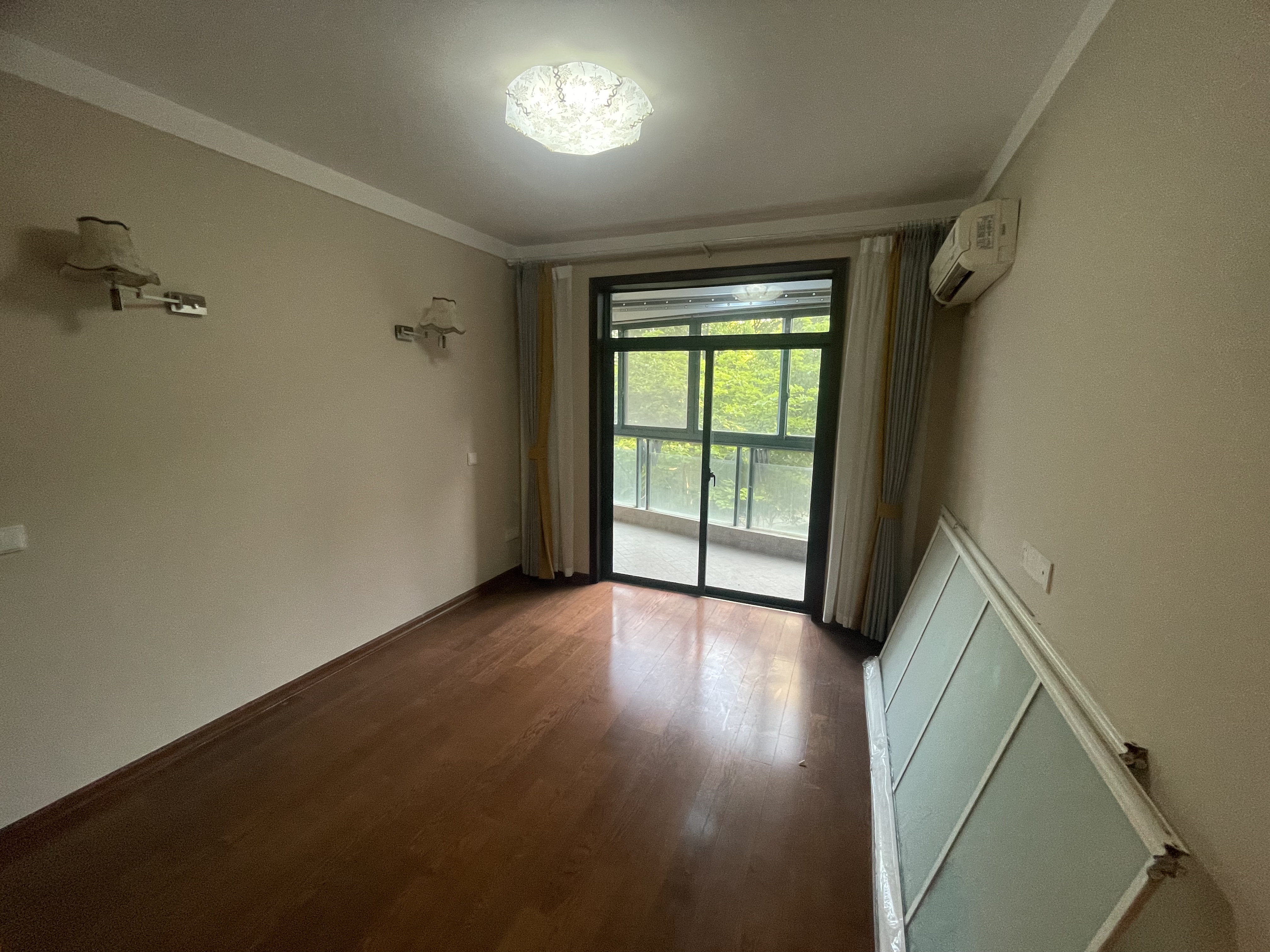 凤凰莱茵苑 3室2厅1卫 145.16m&sup2;