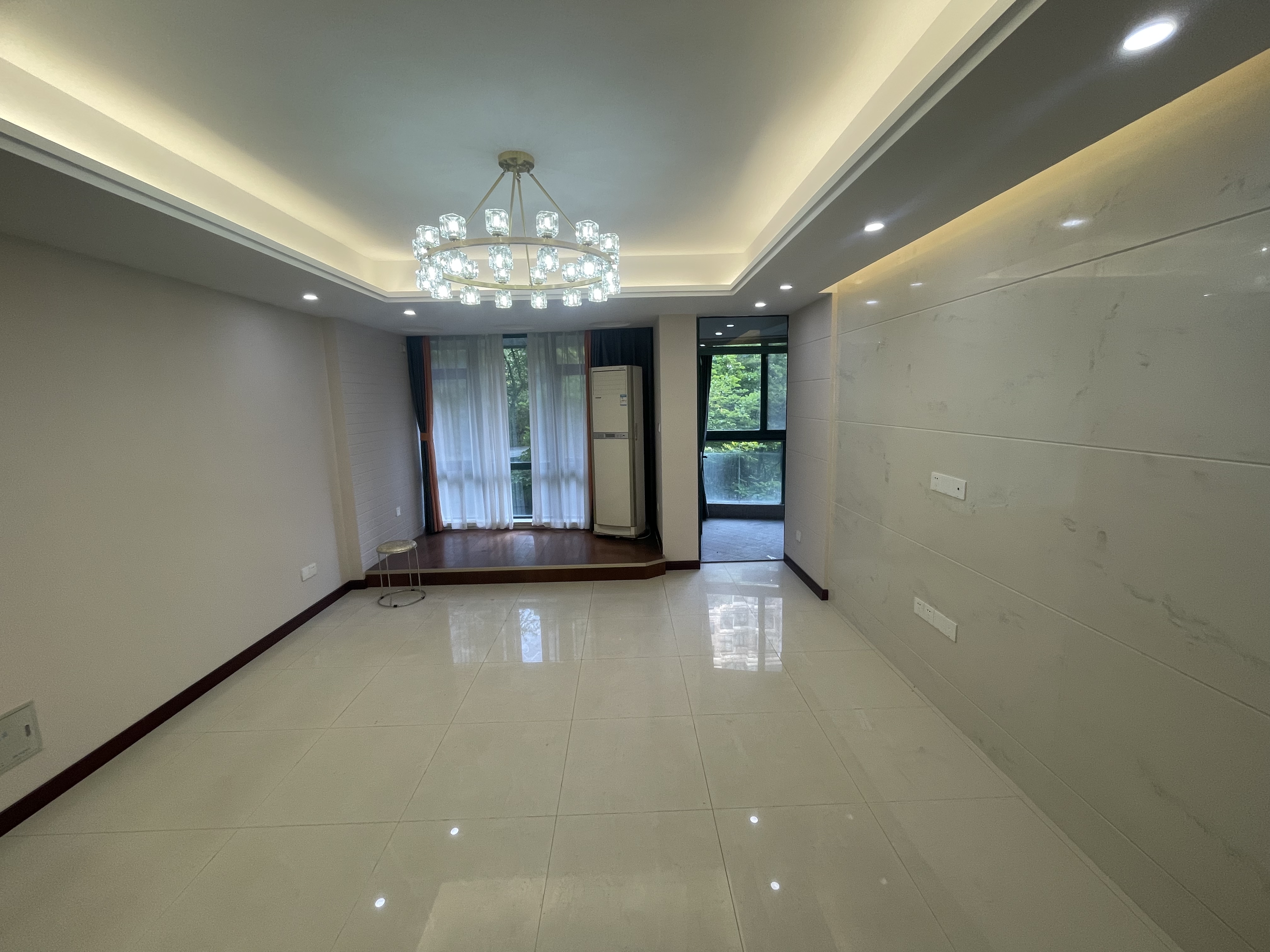 凤凰莱茵苑 3室2厅1卫 145.16m&sup2;
