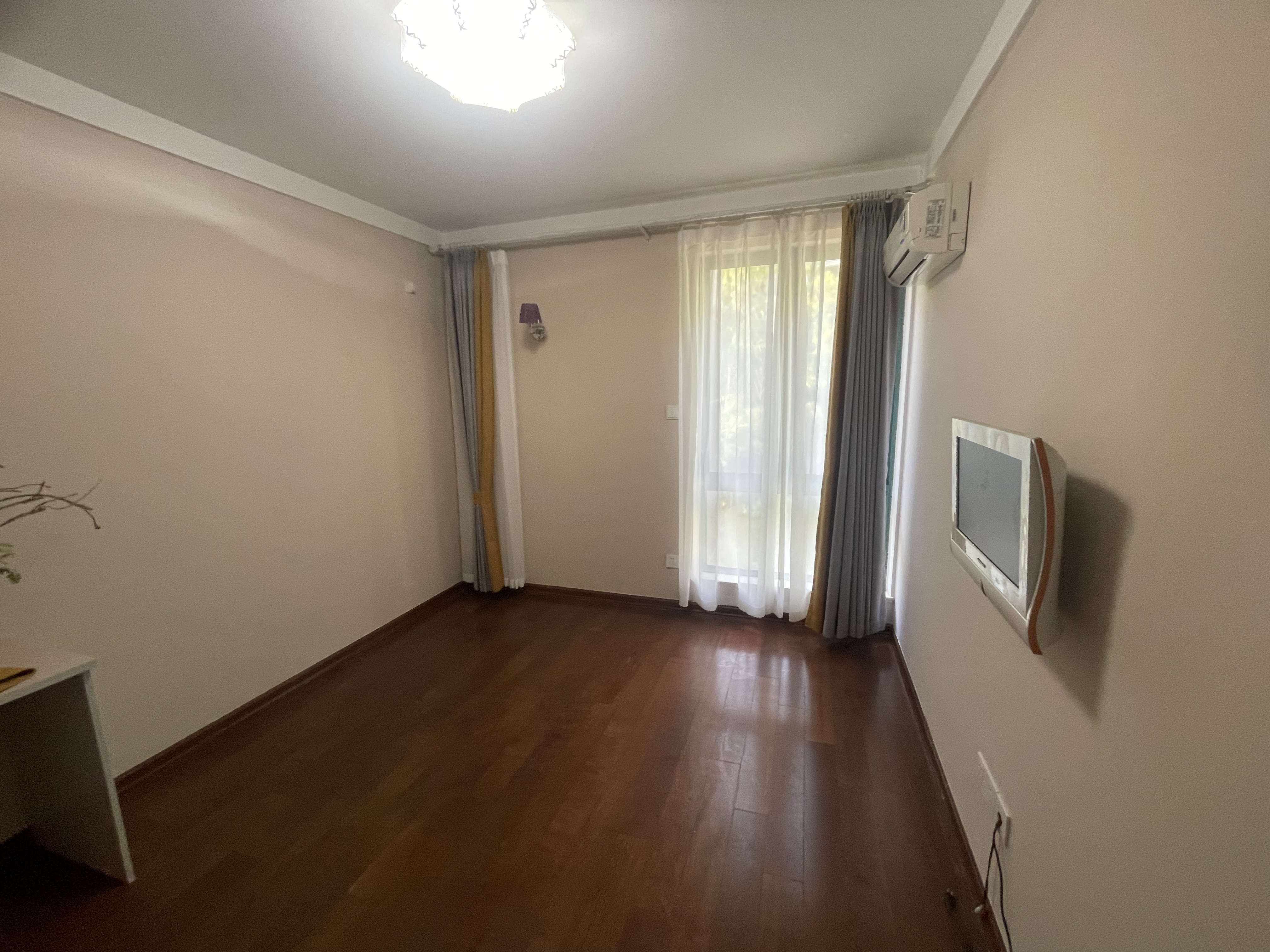 凤凰莱茵苑 3室2厅1卫 145.16m&sup2;