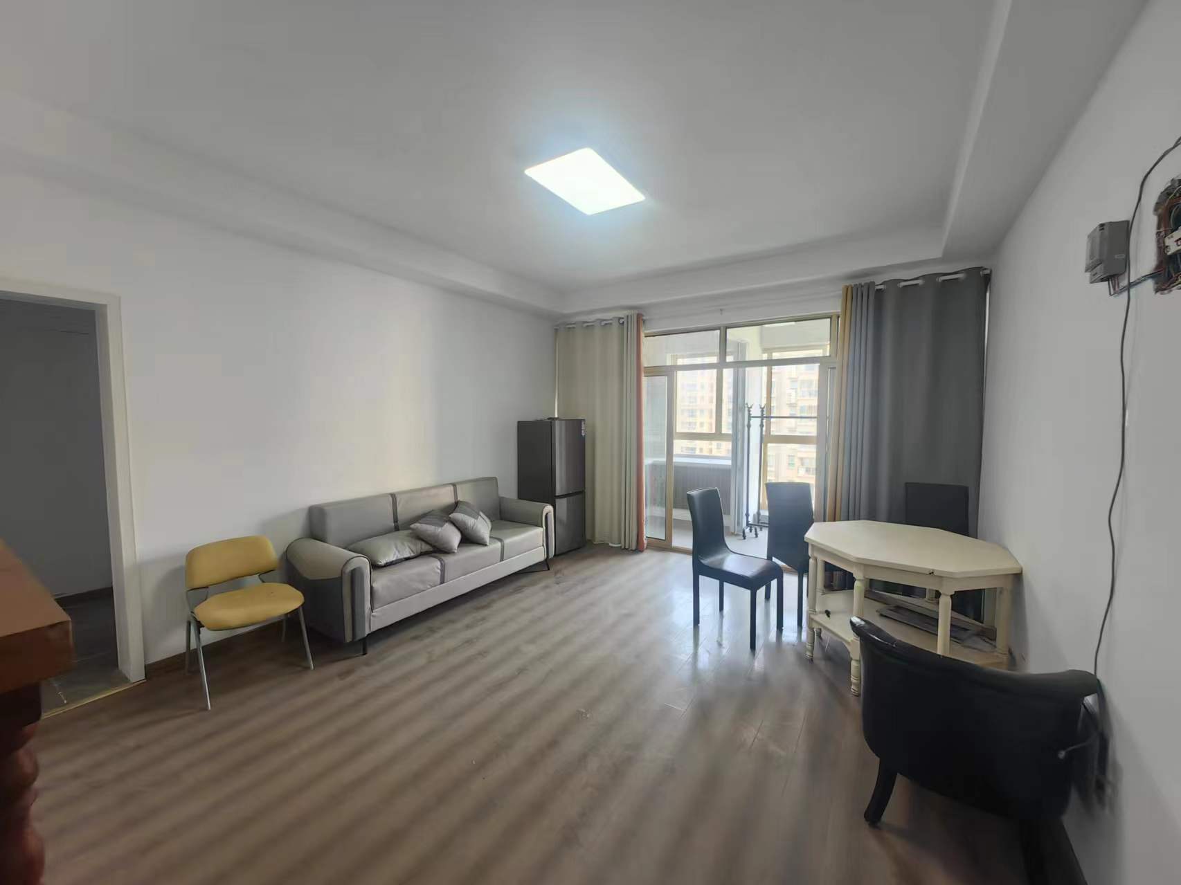 恒盛豪庭 3室2厅2卫 144m²
