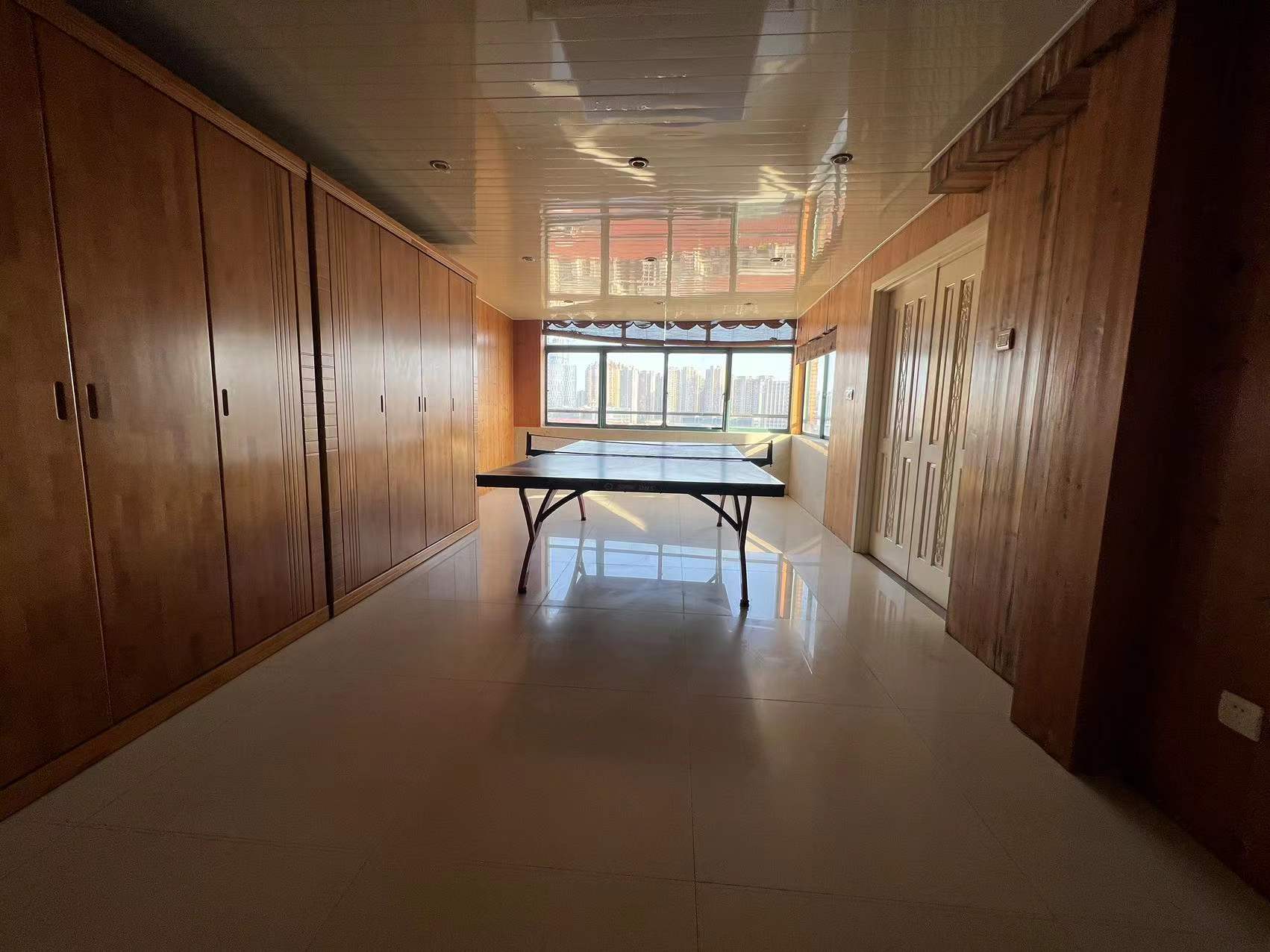 天地华庭 4室2厅2卫 235.84m&sup2;