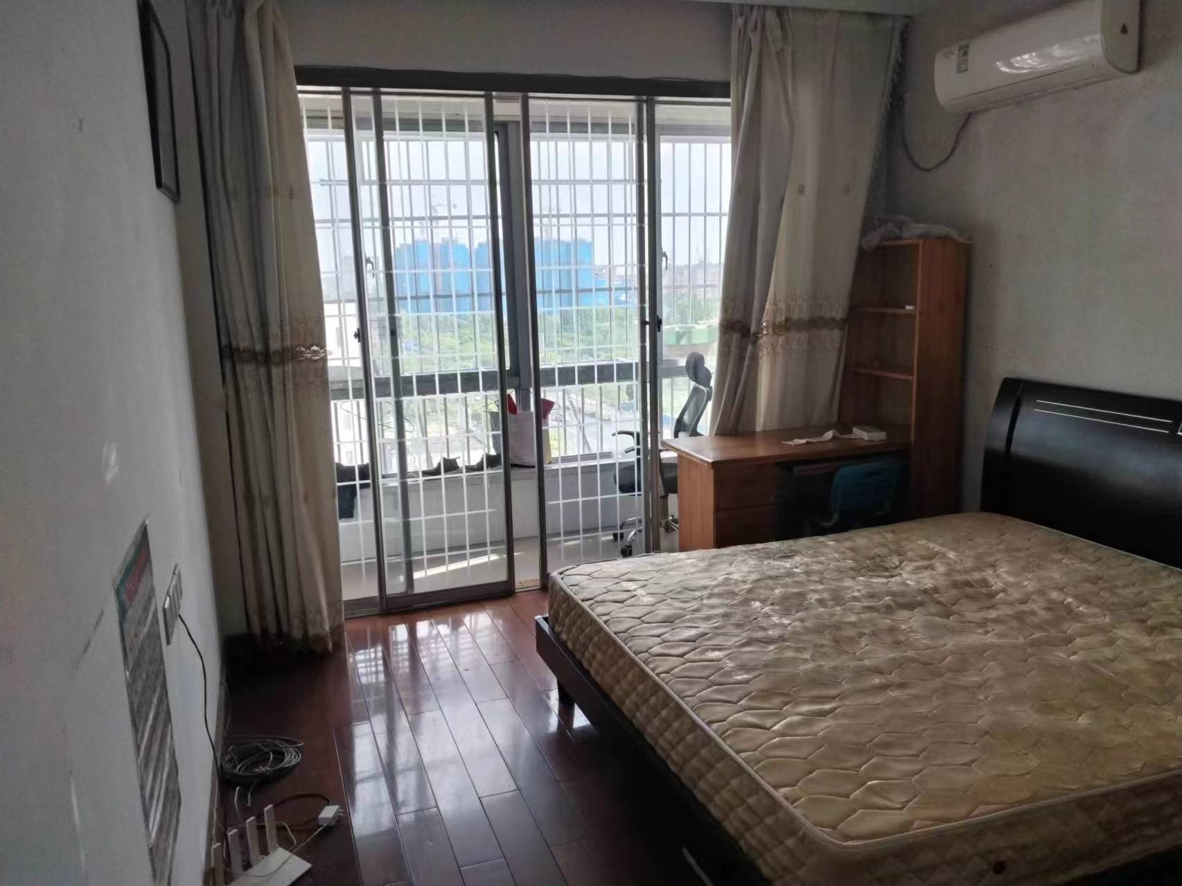 紫阳新城 3室2厅2卫 131m&sup2;