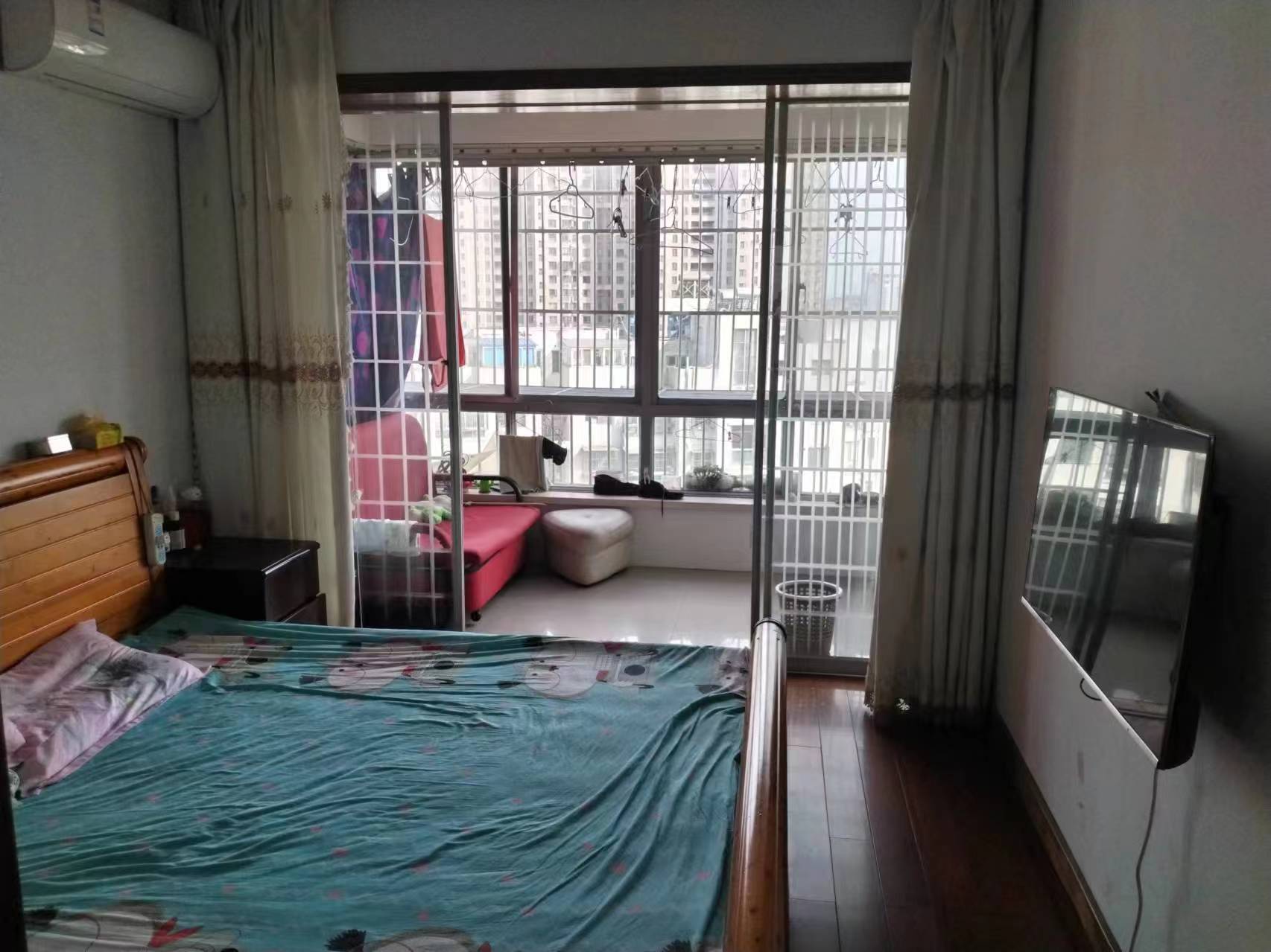 紫阳新城 3室2厅2卫 131m&sup2;
