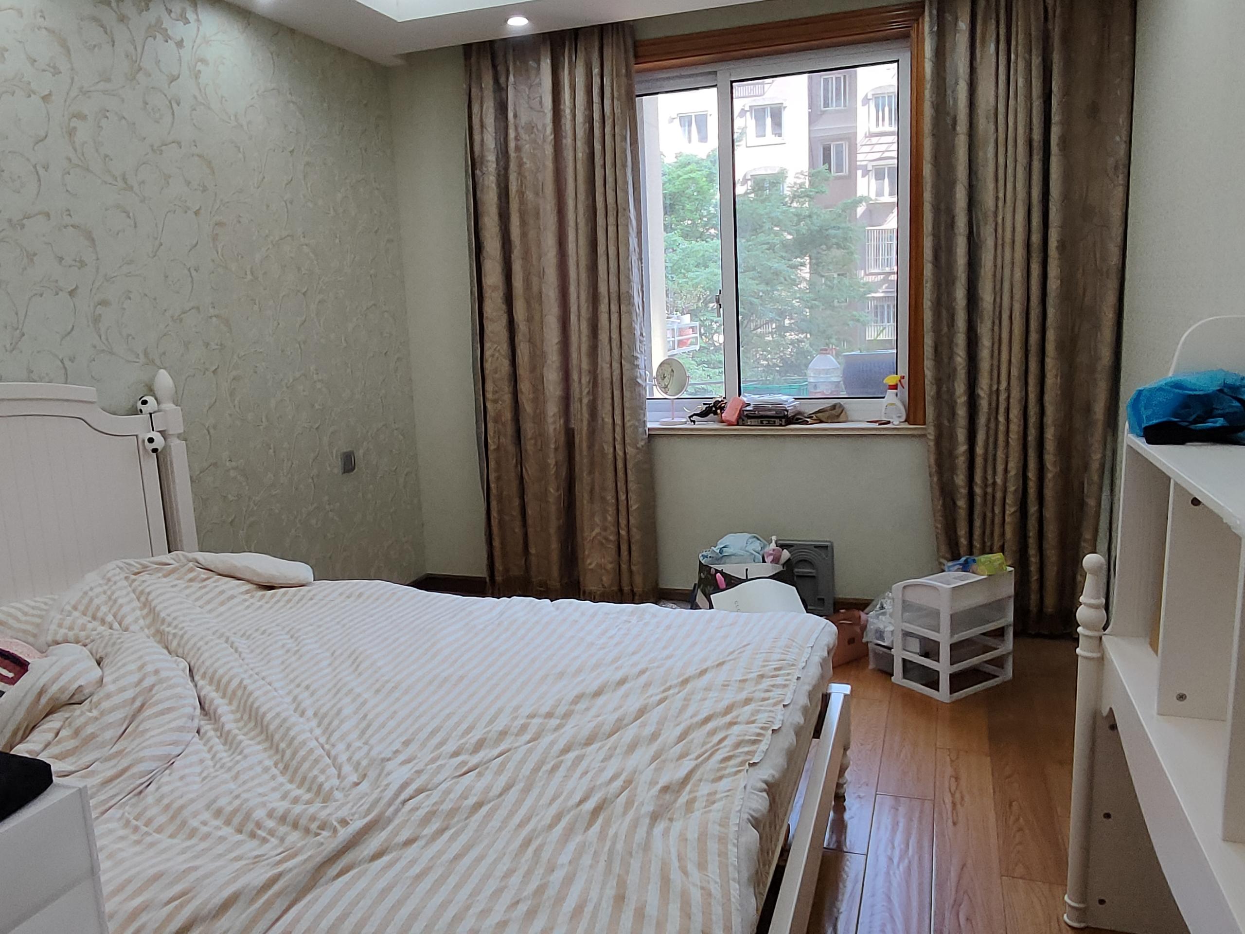 玖珑城 3室2厅1卫 175m&sup2;
