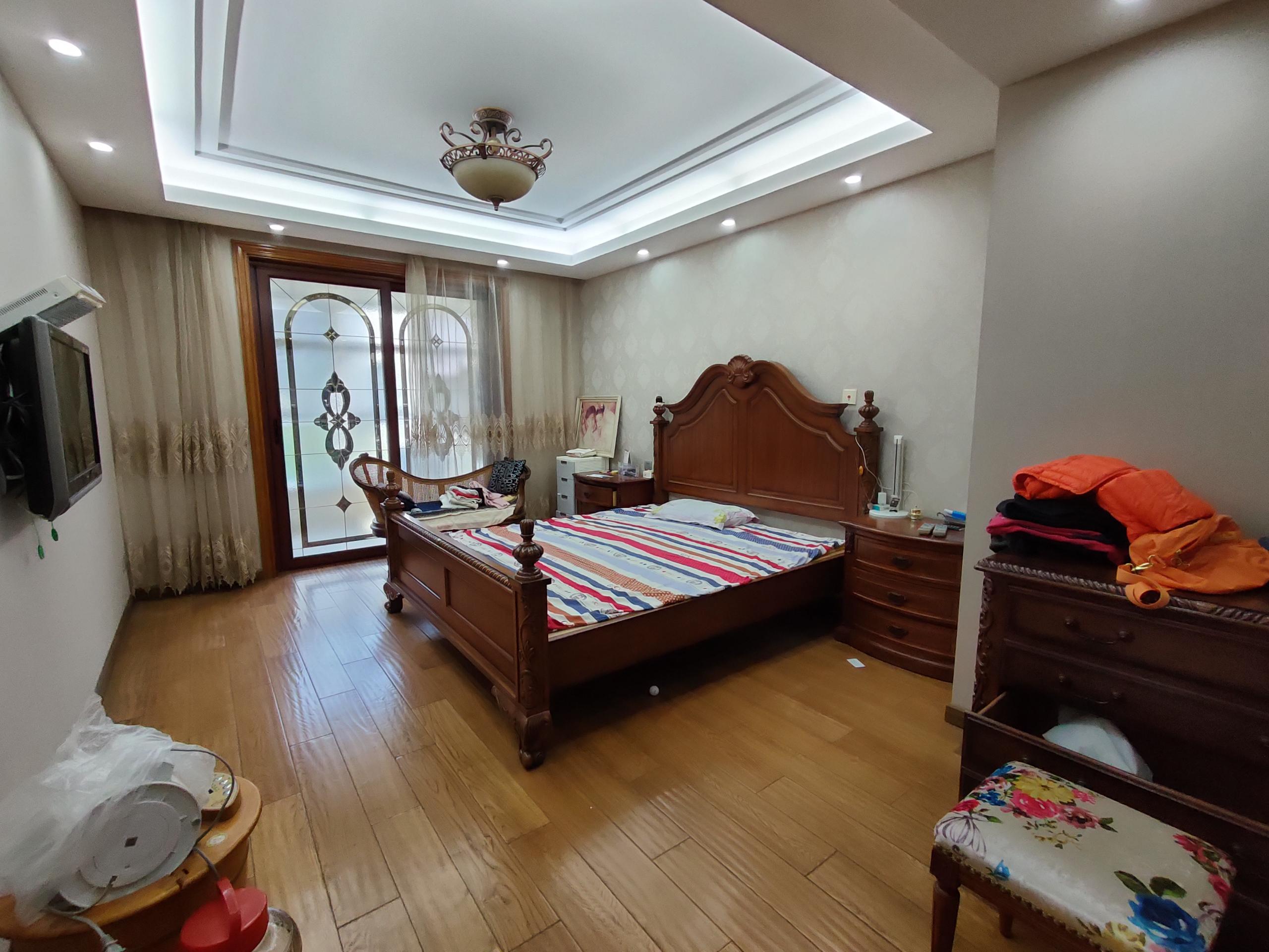 玖珑城 3室2厅1卫 175m&sup2;