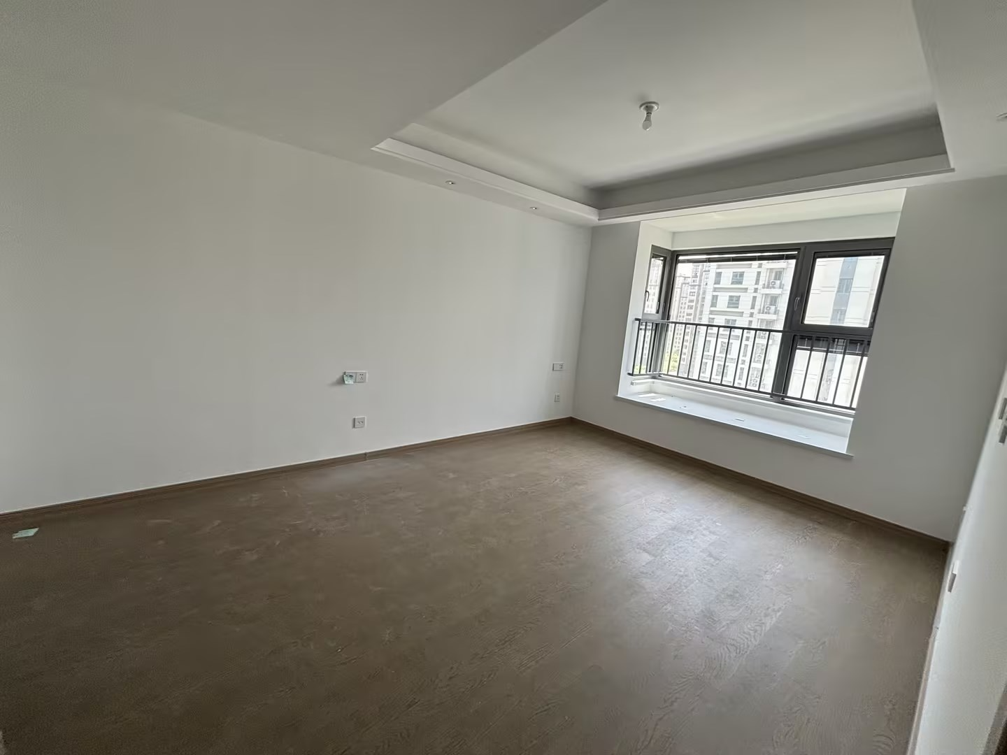 海纳春江 4室2厅2卫 142m&sup2;