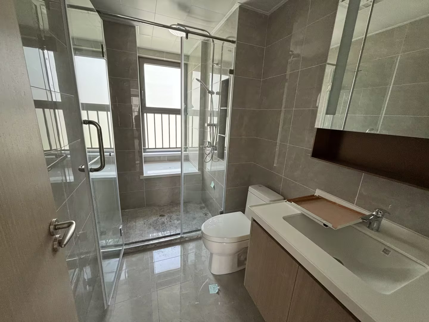 海纳春江 4室2厅2卫 142m&sup2;