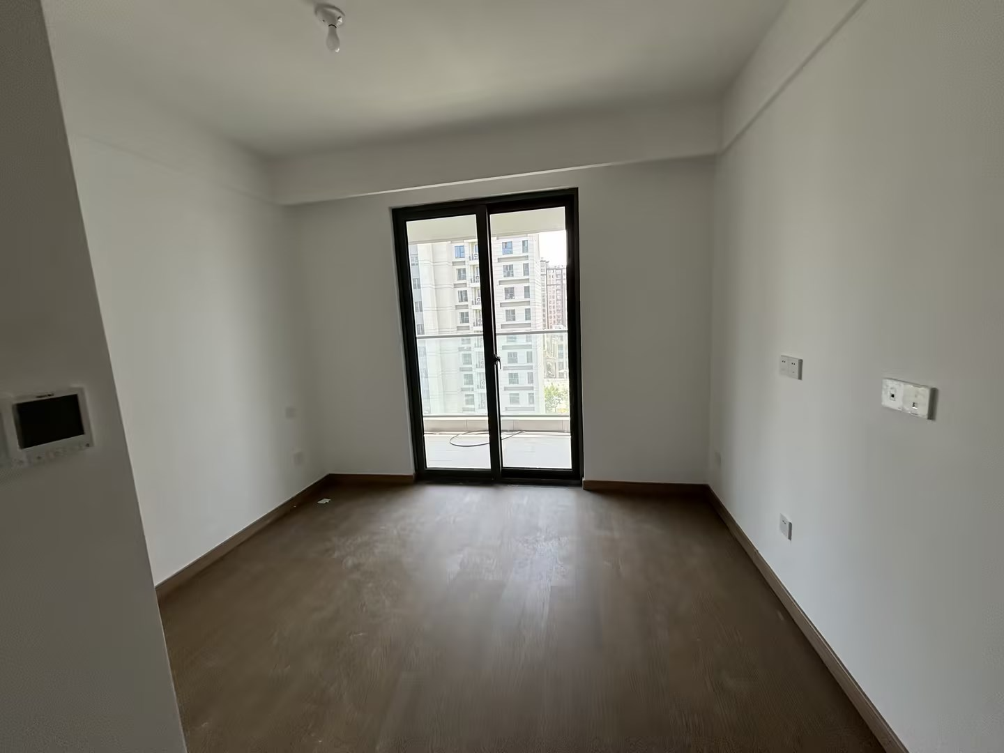 海纳春江 4室2厅2卫 142m&sup2;