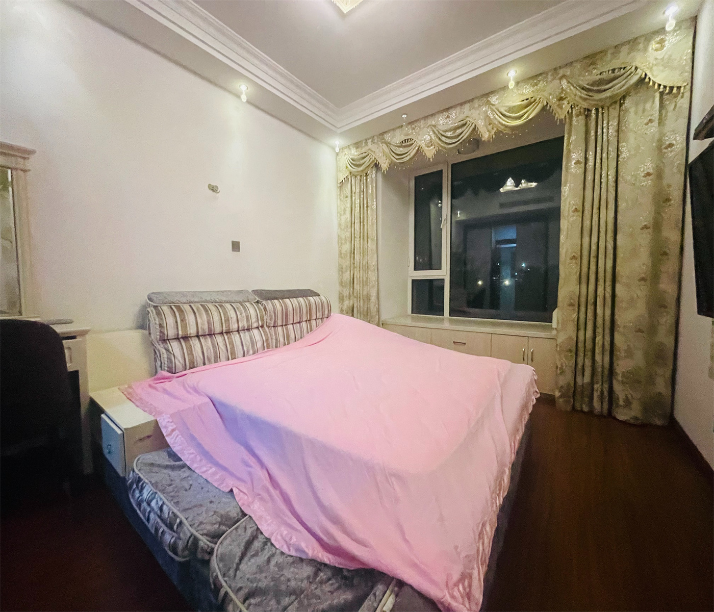 中南世纪花城二期 3室2厅2卫 129m&sup2;