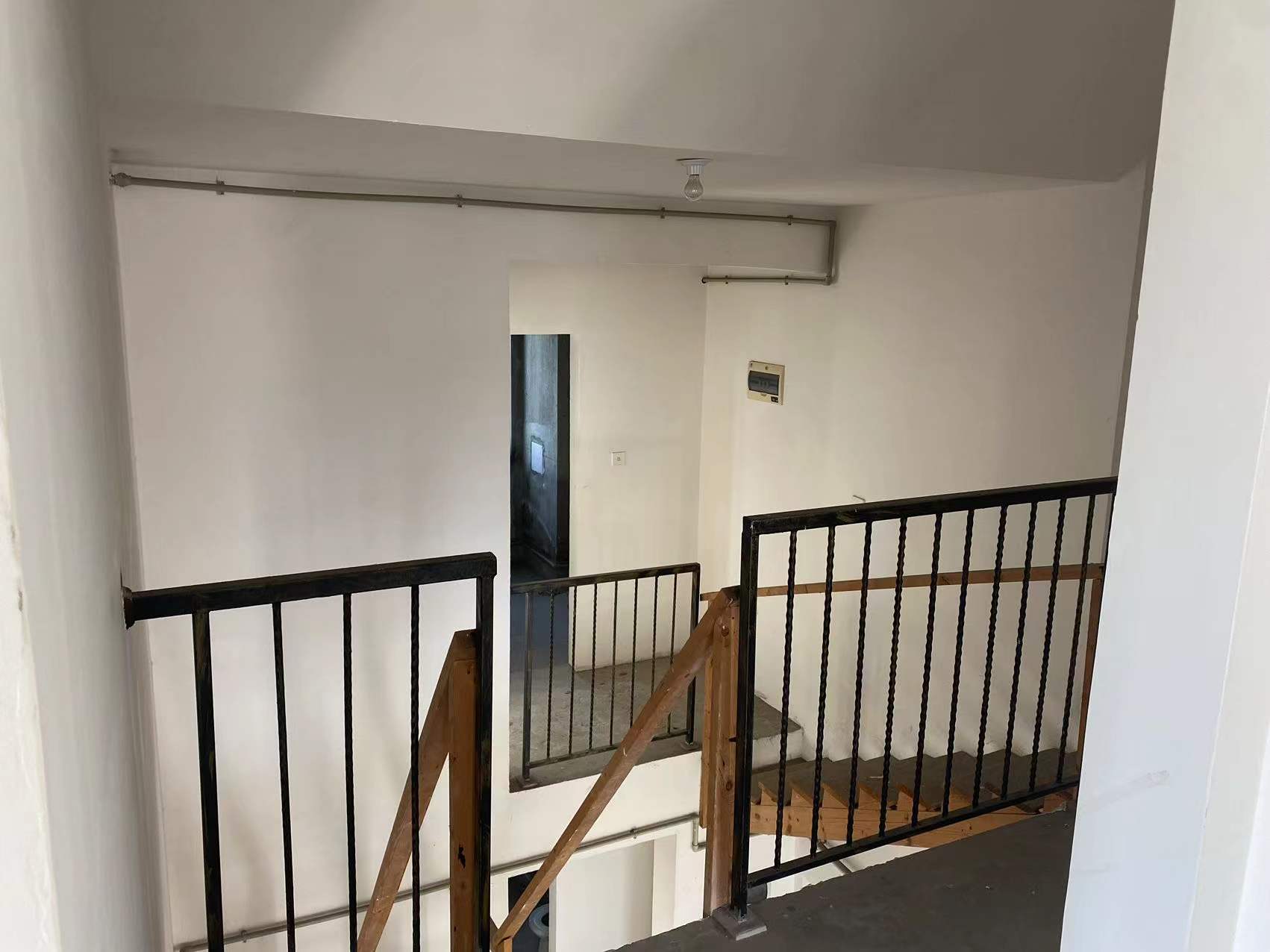 军山花园 4室2厅3卫 210.00m&sup2;