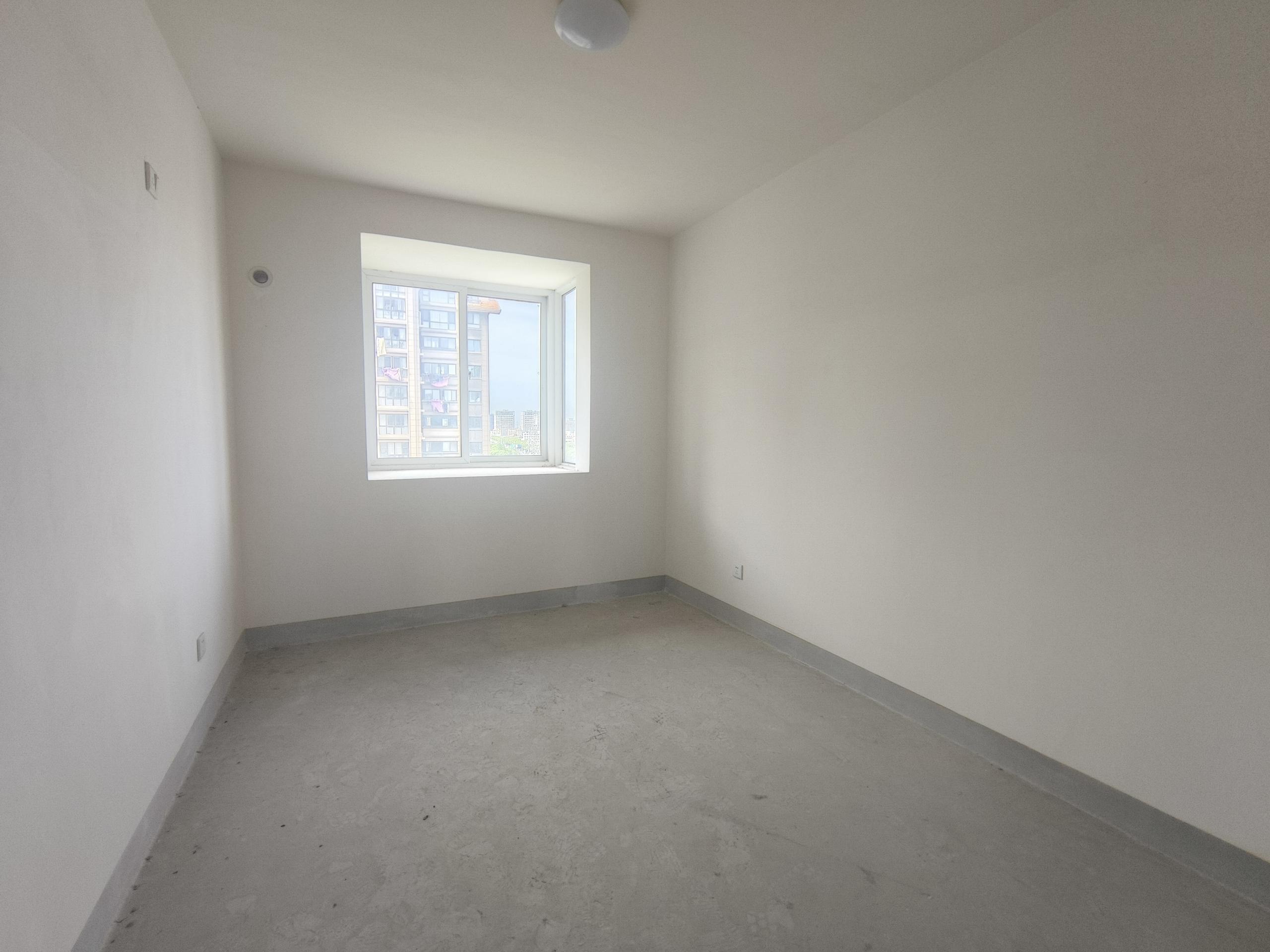 三里墩花苑 3室2厅2卫 137m&sup2;