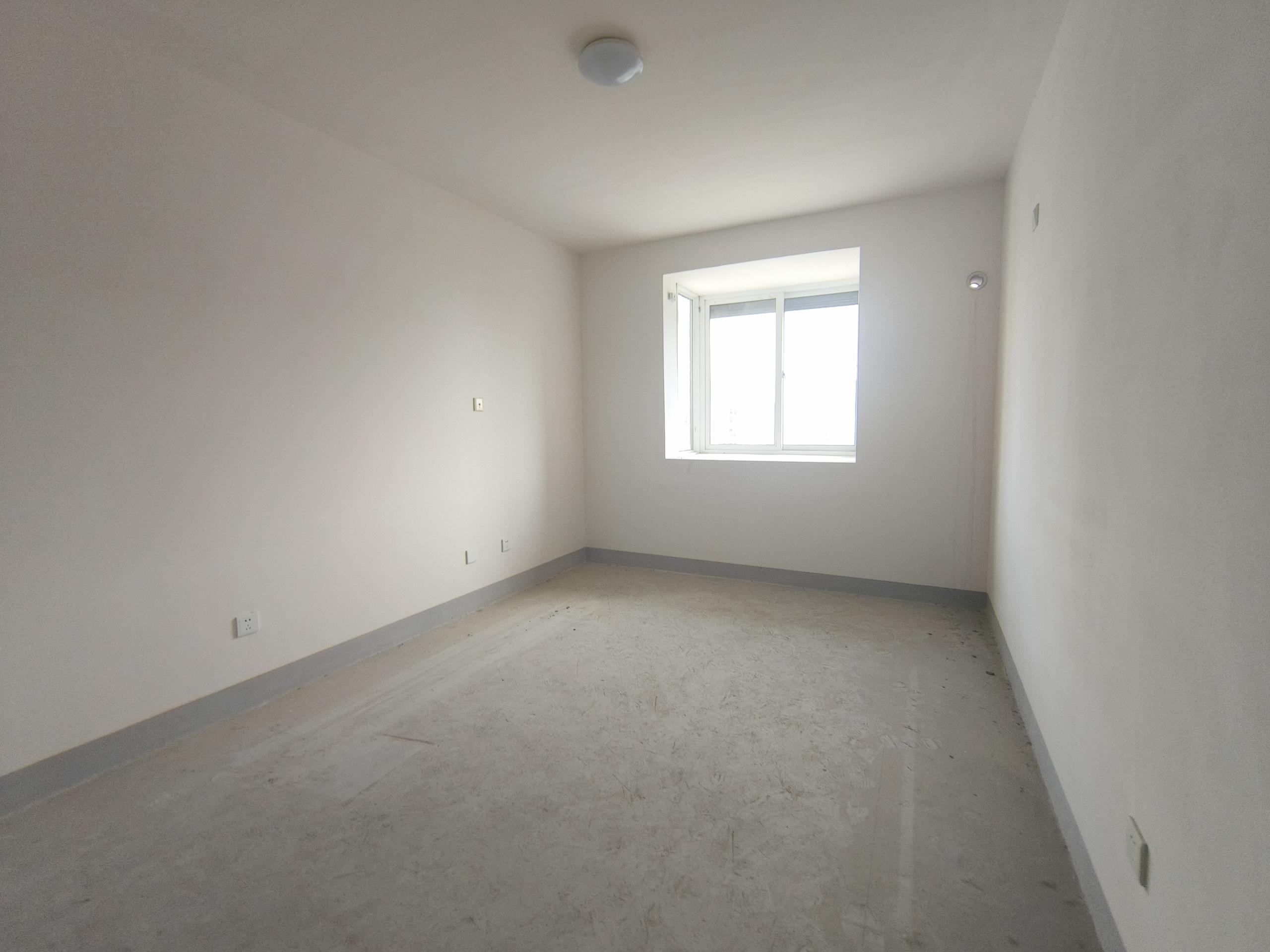 三里墩花苑 3室2厅2卫 137m²
