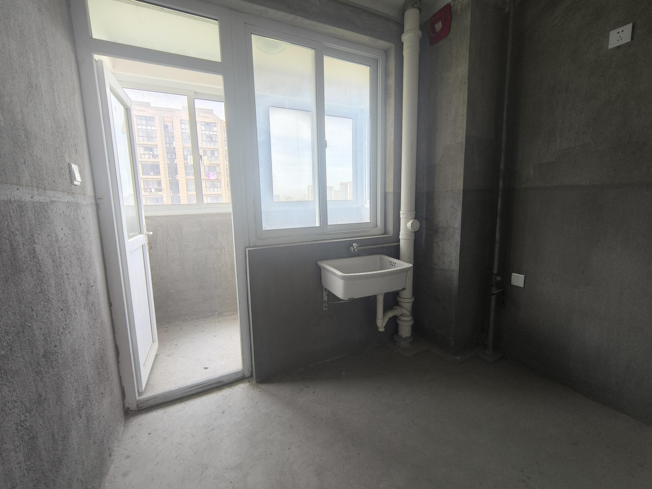 三里墩花苑 3室2厅2卫 137m&sup2;
