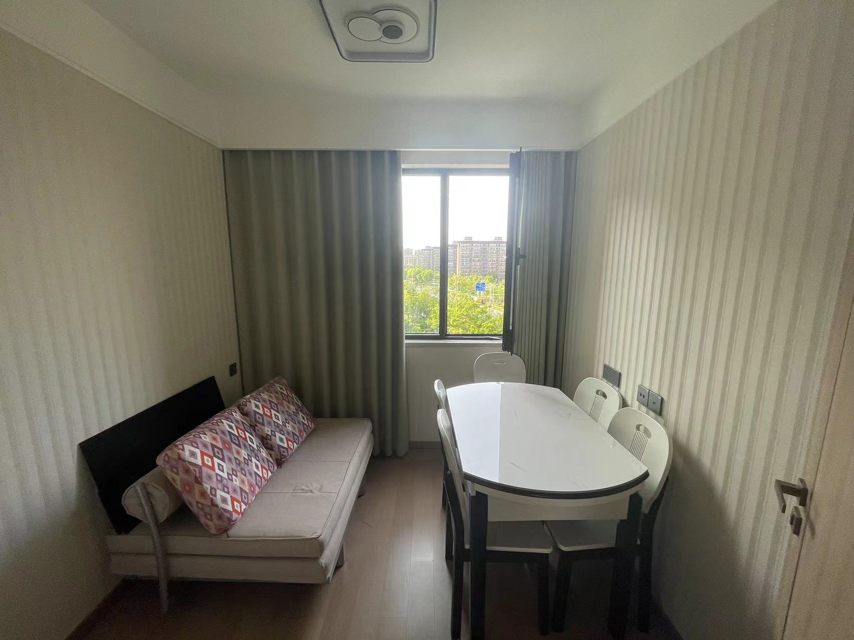 龙湖天宸源著 3室2厅1卫 97.54m&sup2;