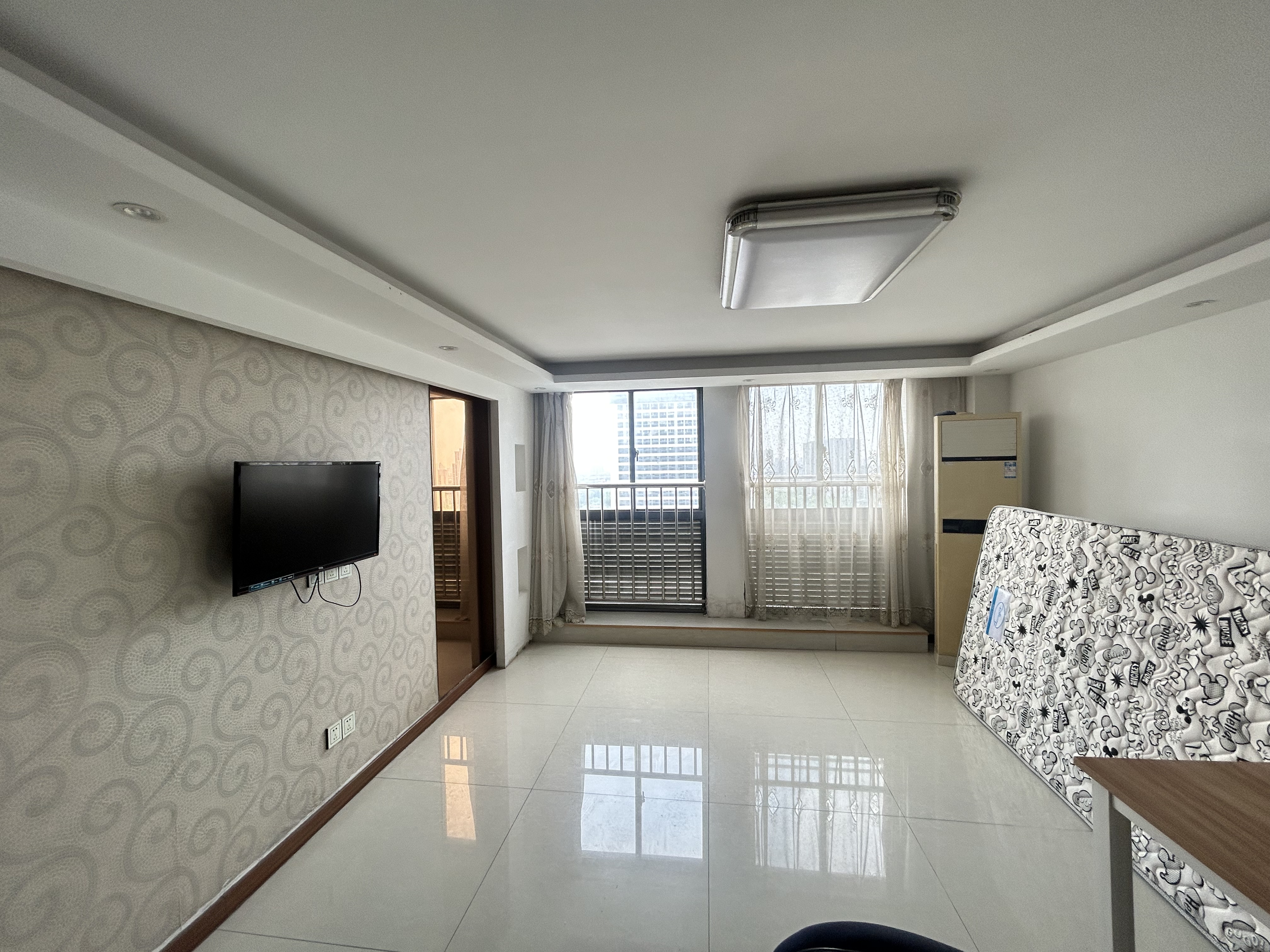 鸿运大厦 2室2厅2卫 68m²