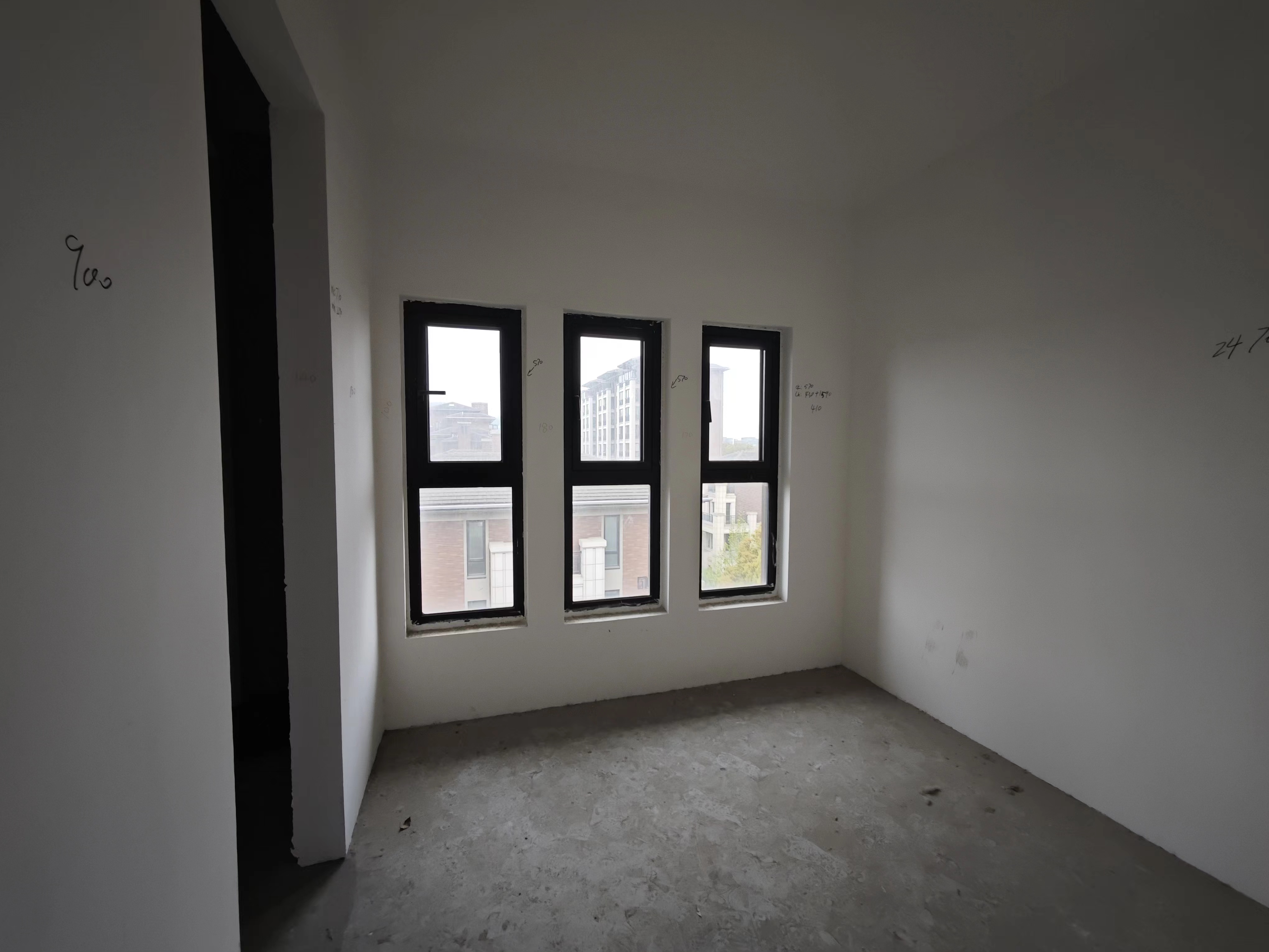 山水壹号 4室2厅3卫 270.98m&sup2;