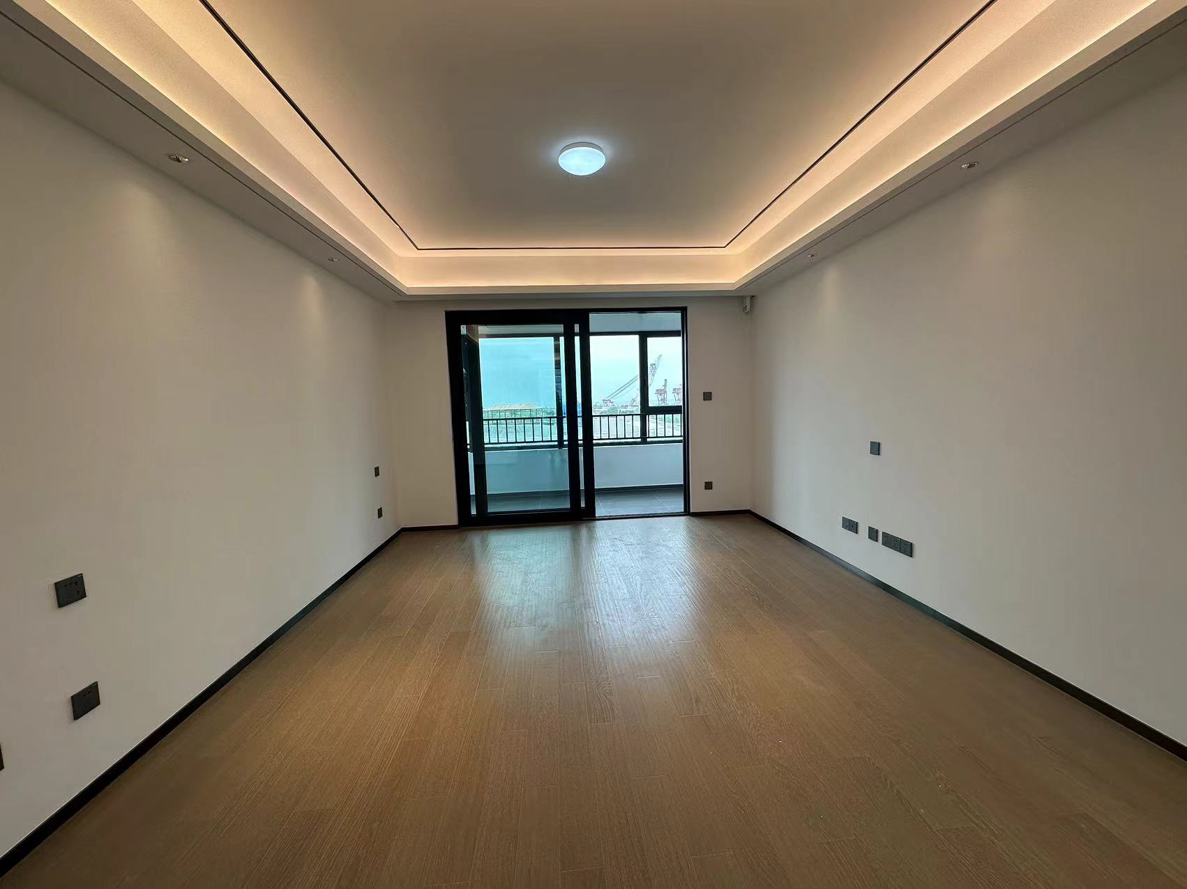 滨江道江园 4室2厅2卫 145m²