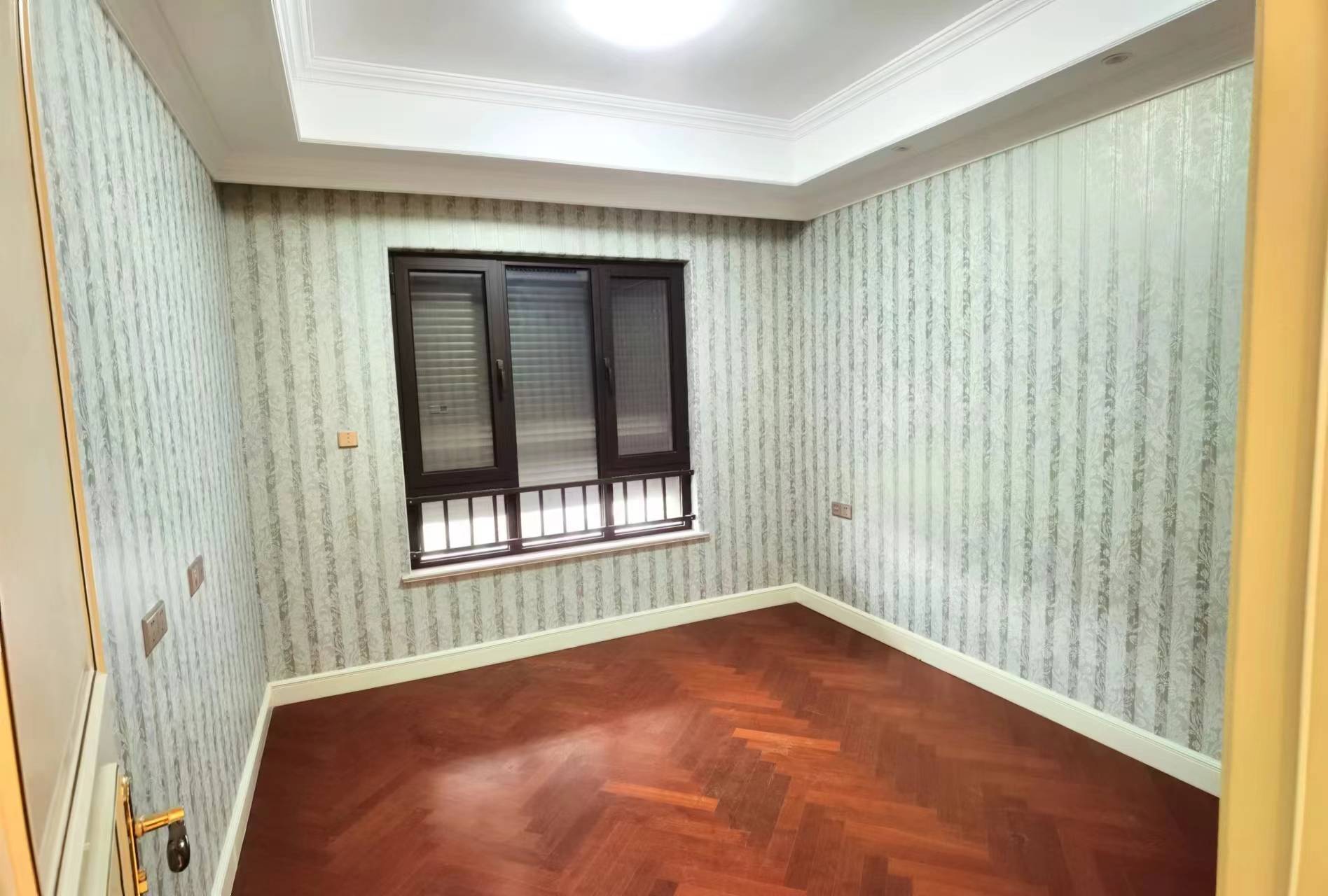 中海铂樾府 4室2厅2卫 141m&sup2;