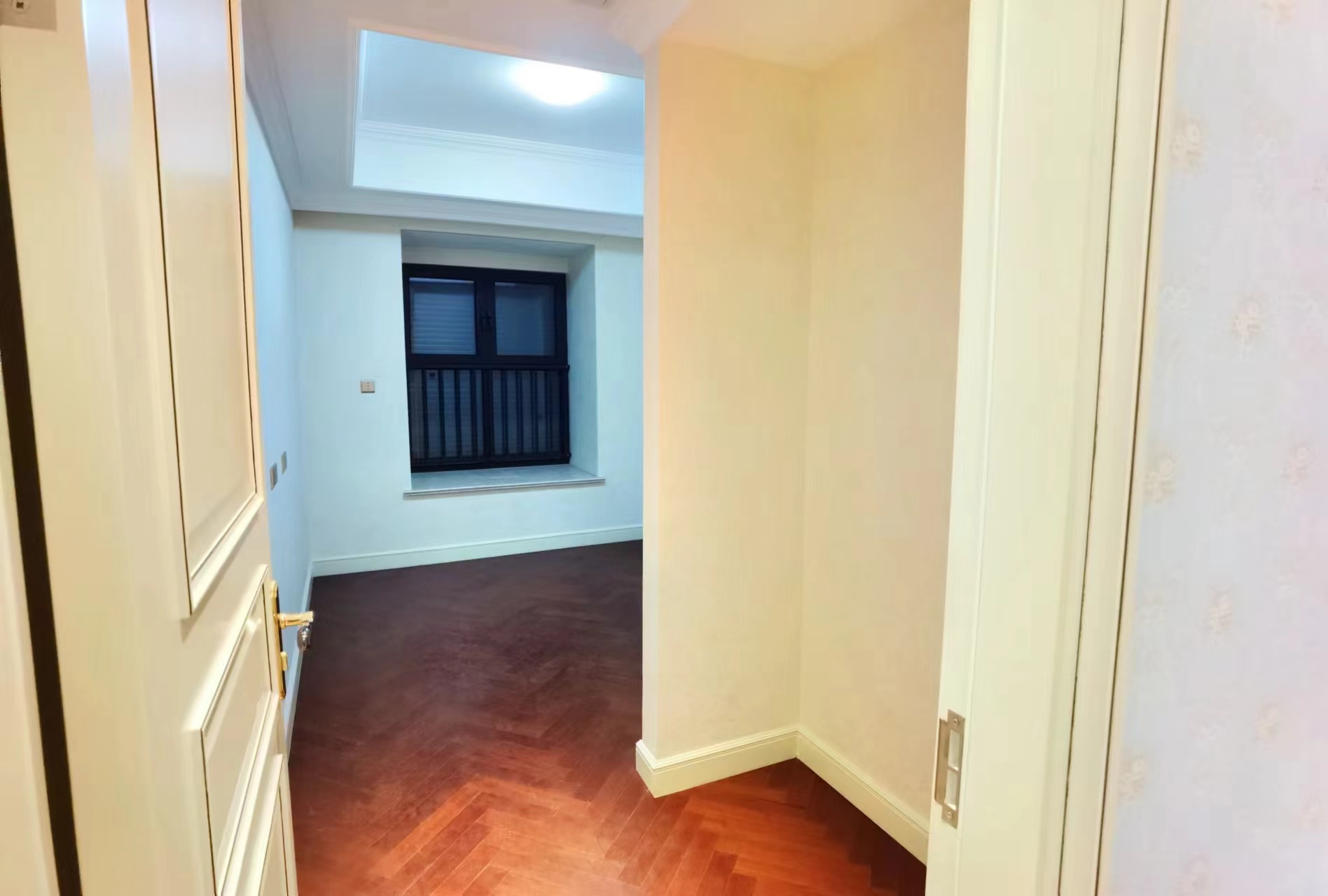 中海铂樾府 4室2厅2卫 141m&sup2;