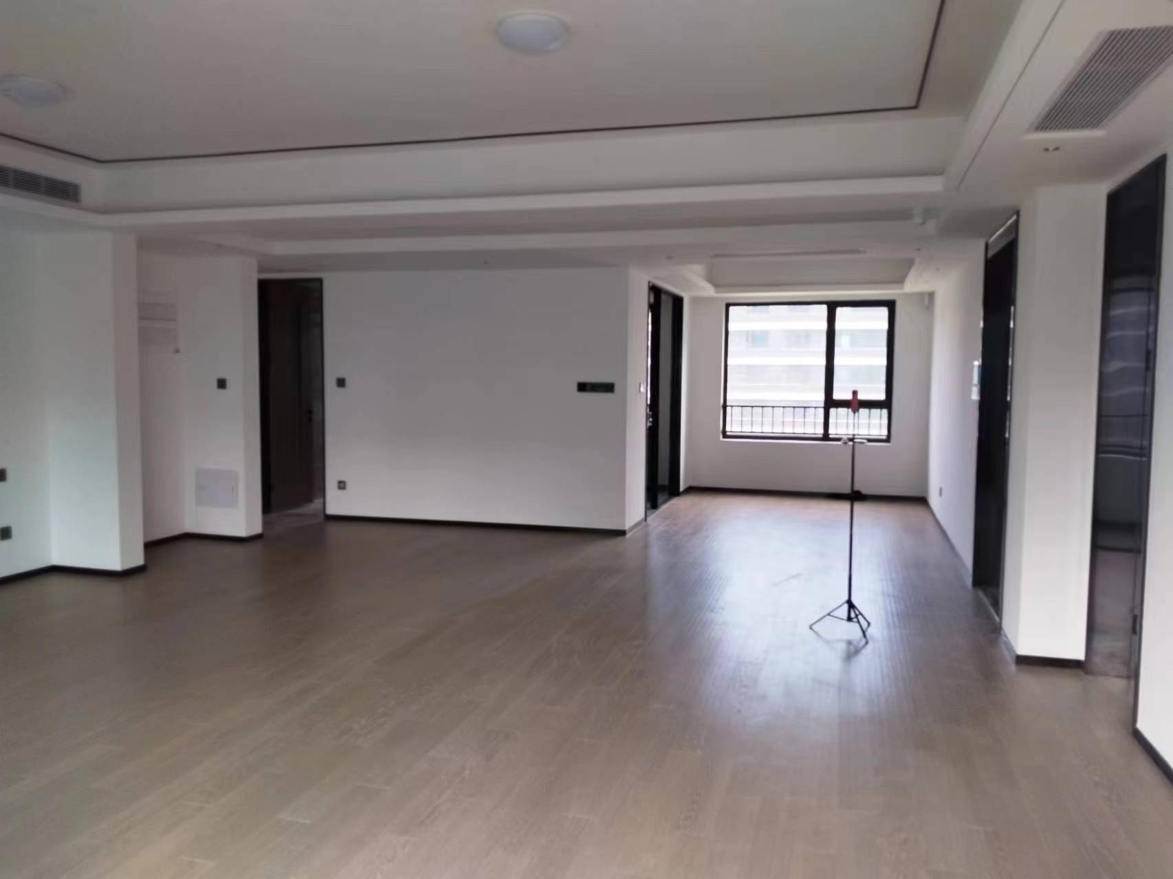滨江道江园 3室2厅2卫 160.93m²
