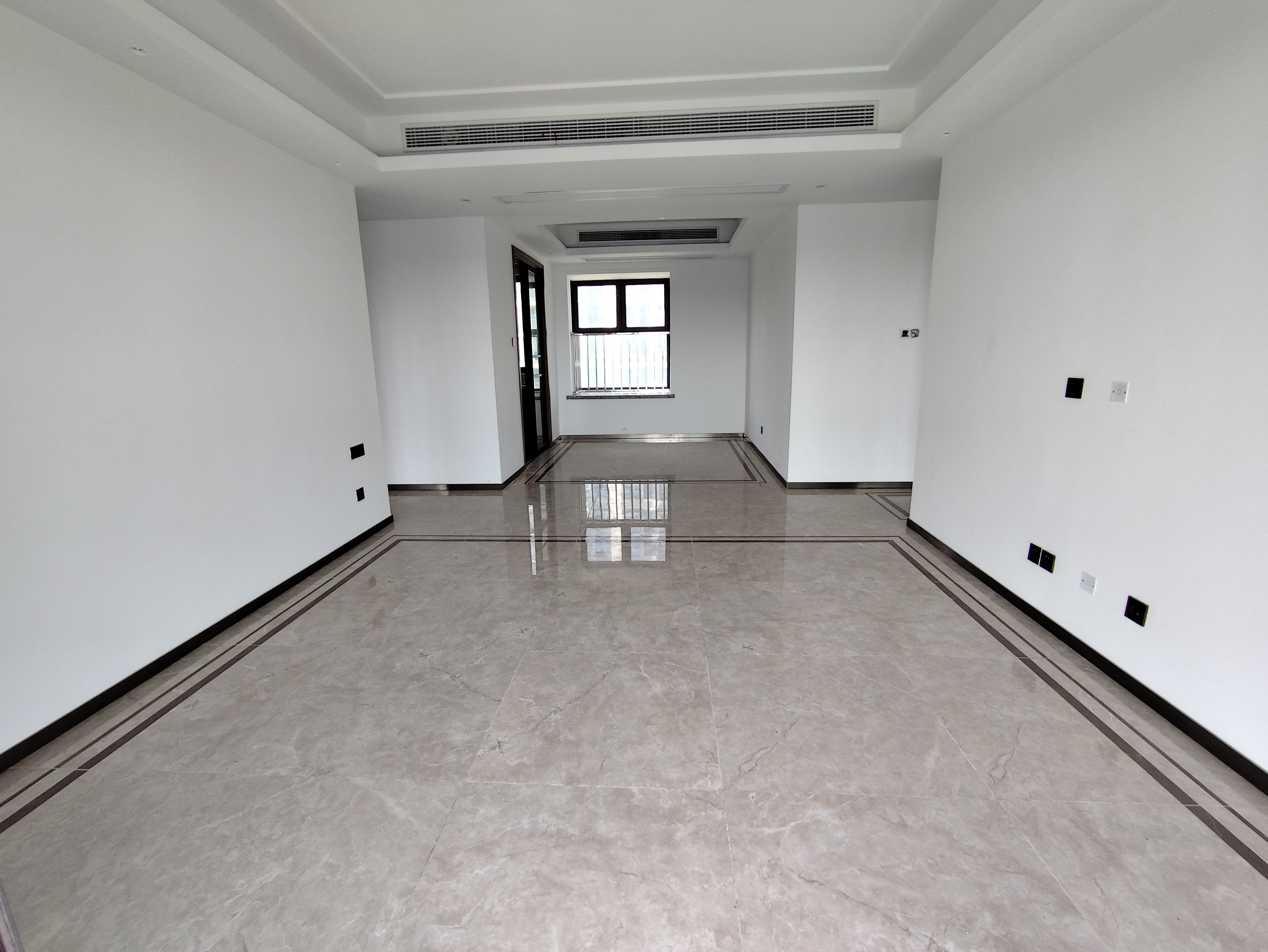 都会沁园 4室2厅2卫 148m&sup2;