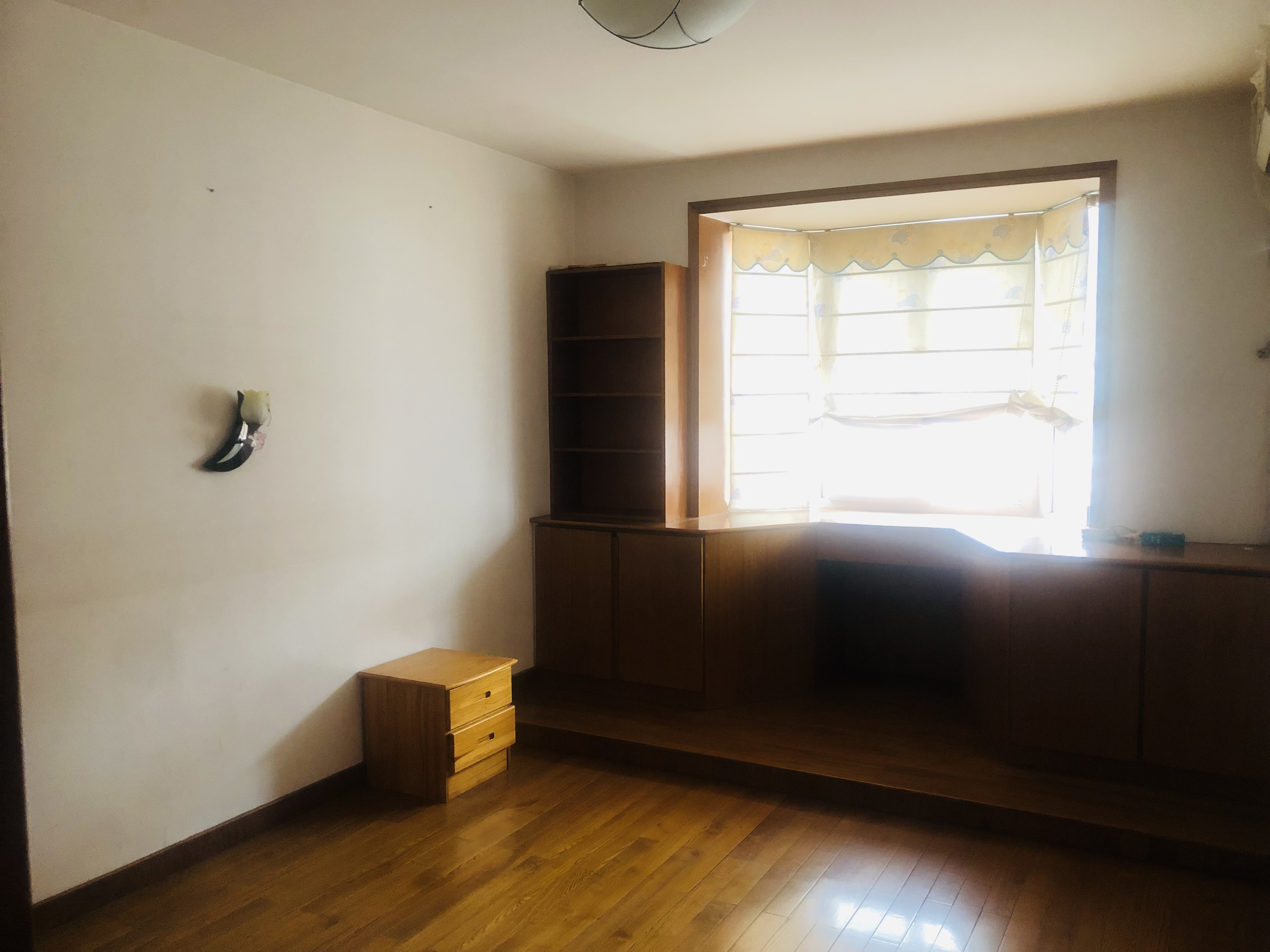 金龙花苑 3室2厅1卫 138m&sup2;