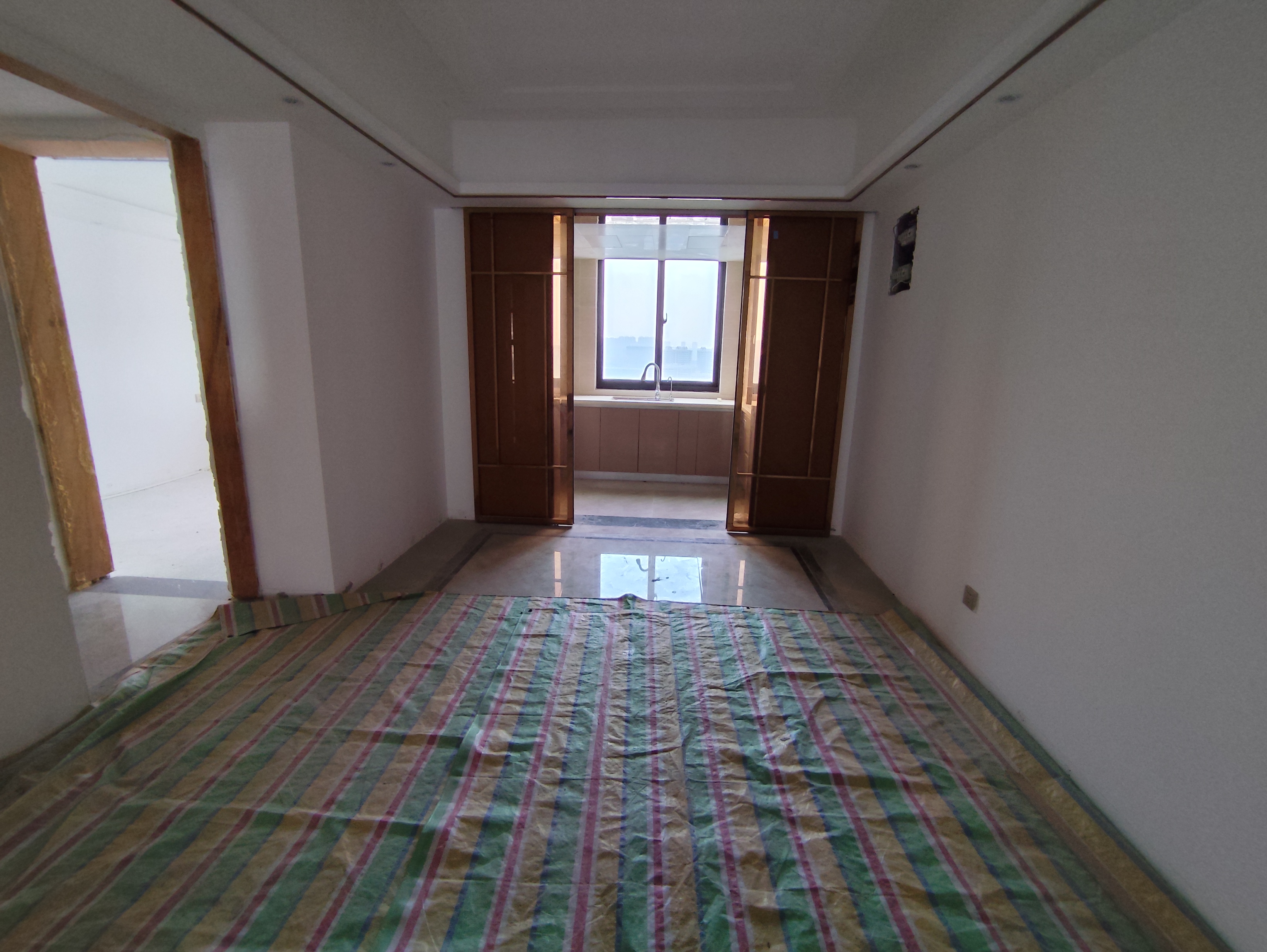 中南世纪花城三期 3室2厅2卫 137.37m²