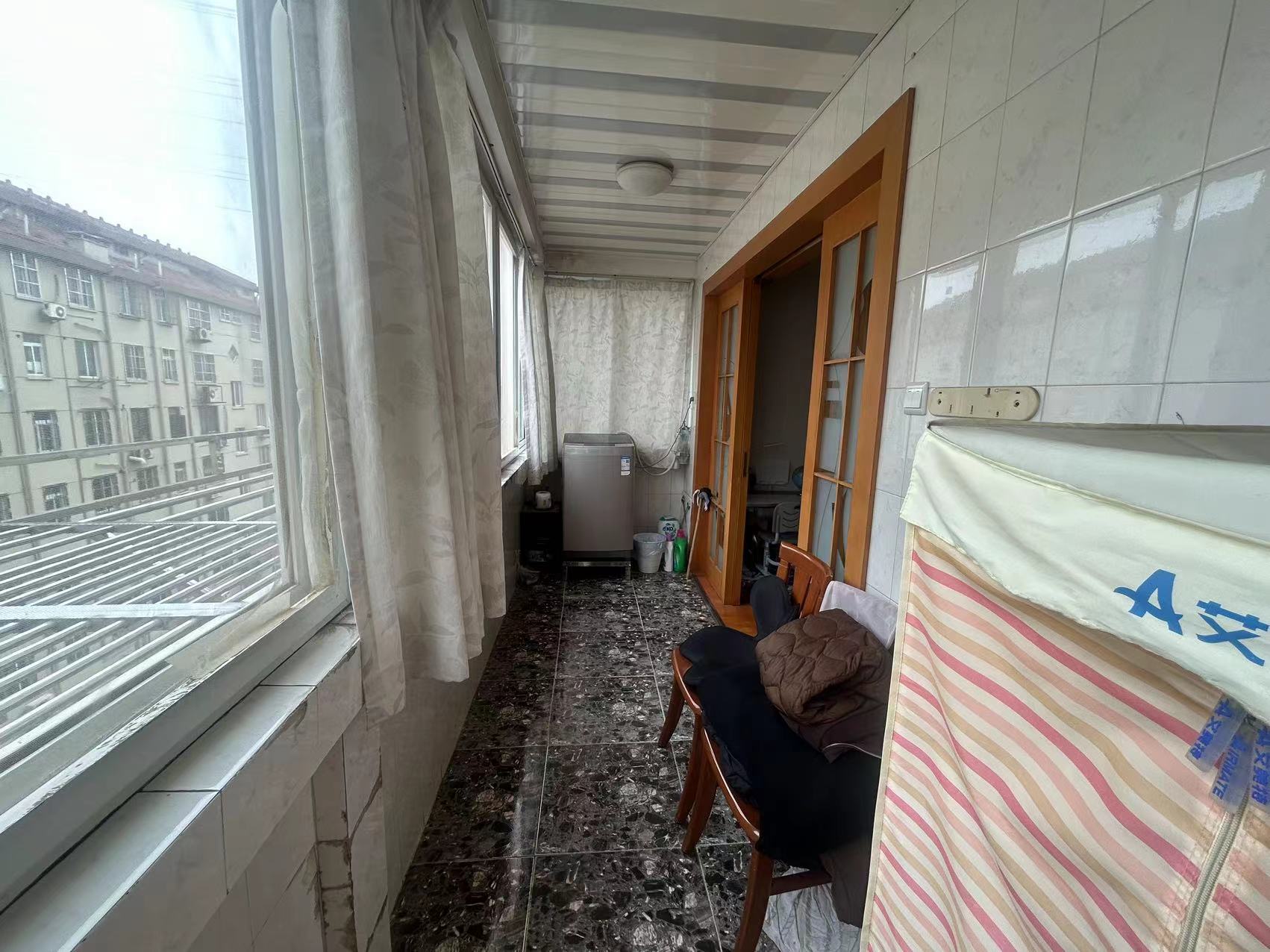 外滩小区 4室3厅2卫 111.90m²