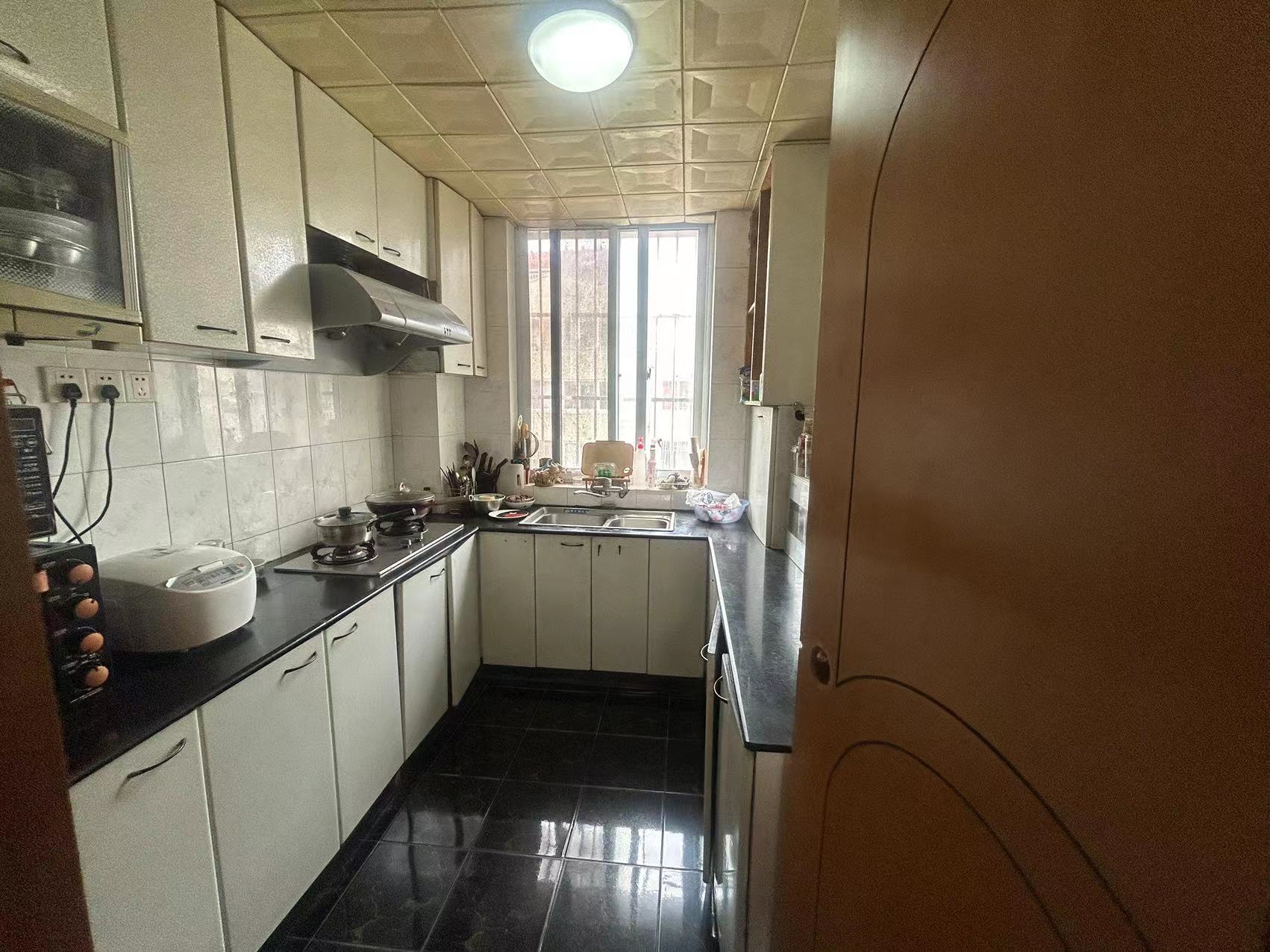 外滩小区 4室3厅2卫 111.90m²