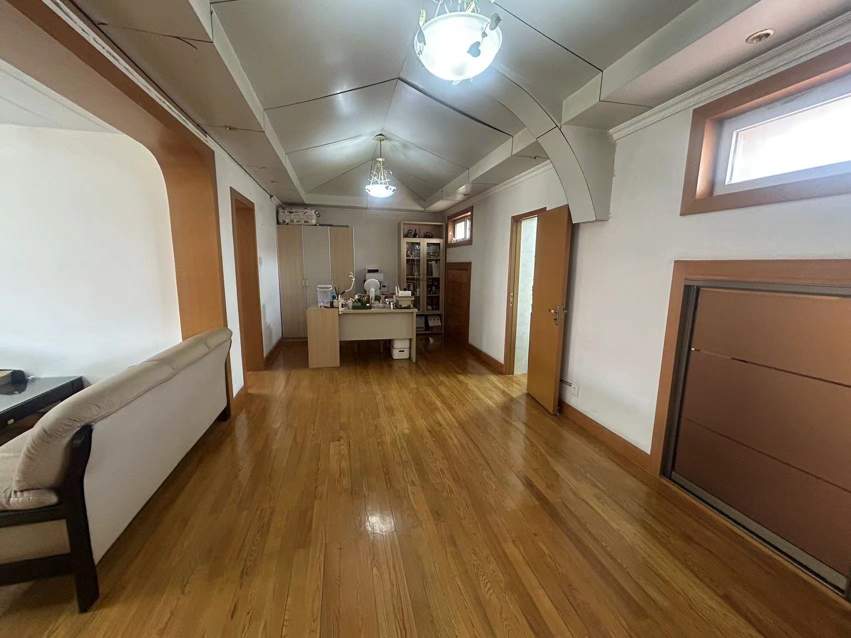 外滩小区 4室3厅2卫 111.90m²