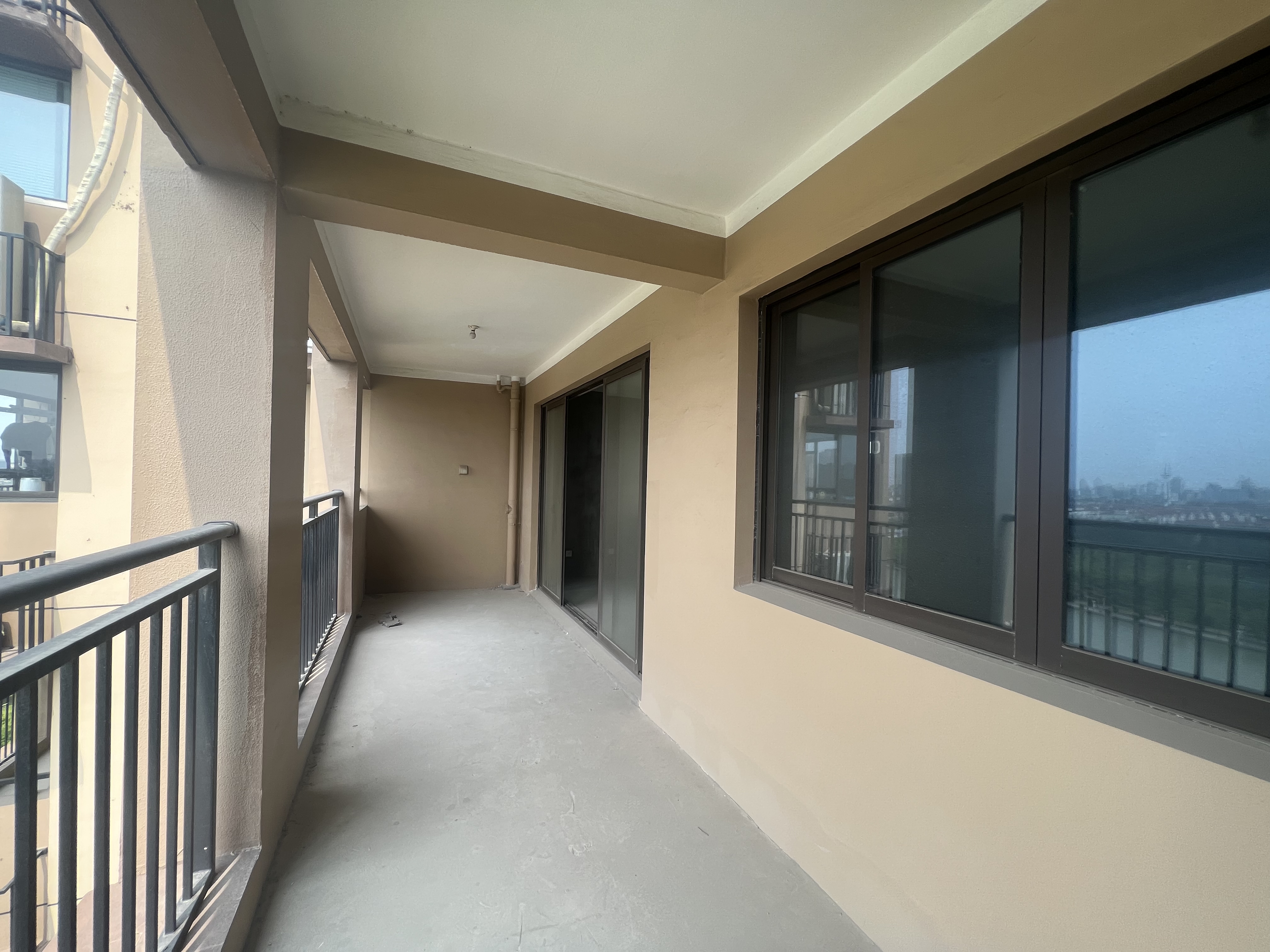 华强城 4室2厅2卫 158m&sup2;
