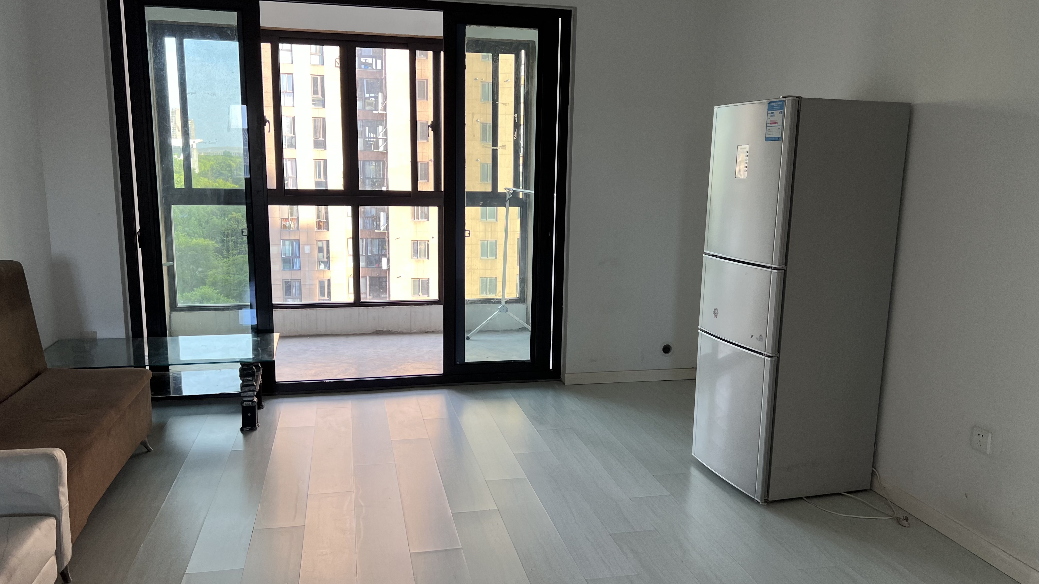莱茵河畔 3室2厅1卫 135m²