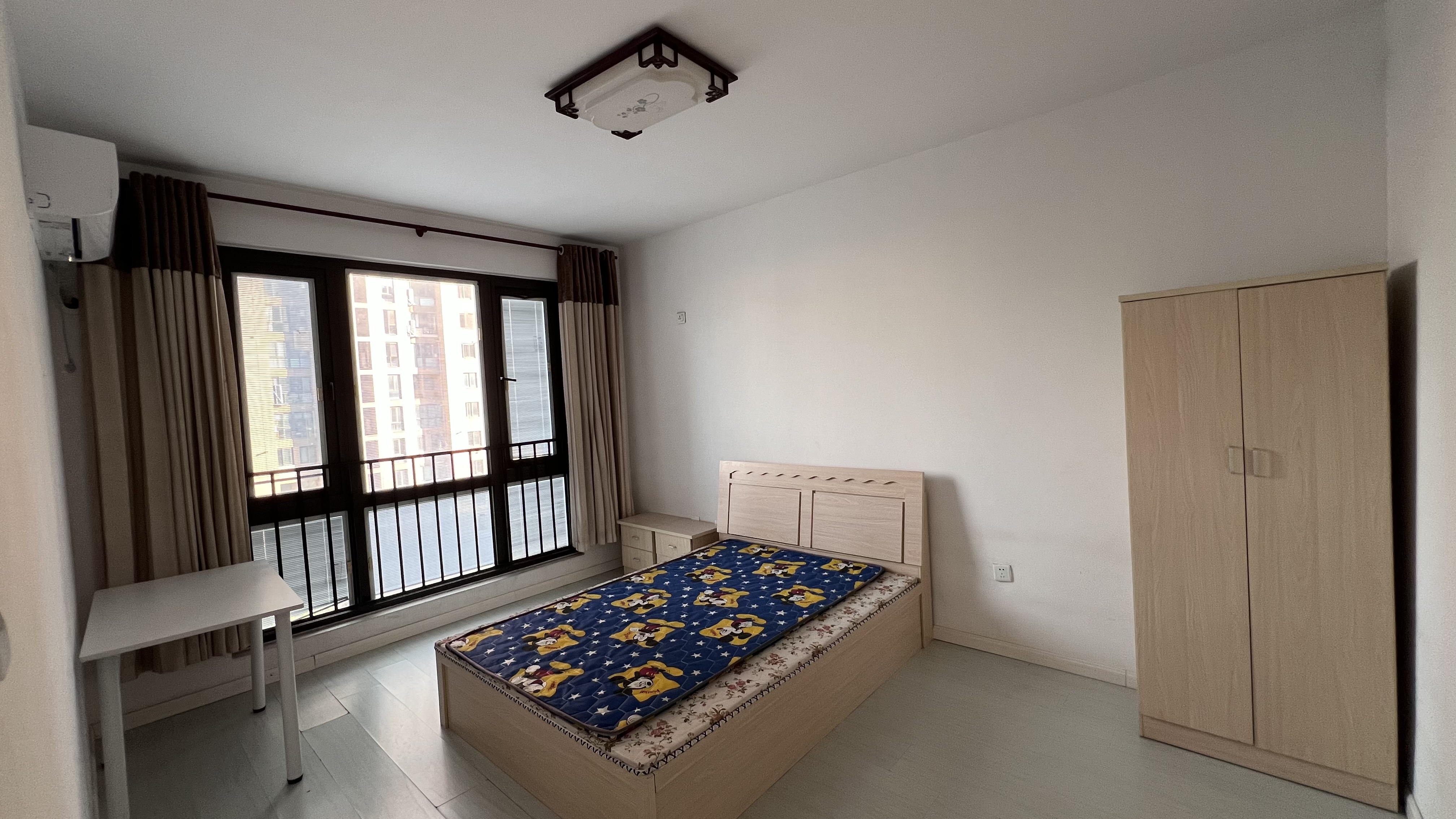 莱茵河畔 3室2厅1卫 135m&sup2;