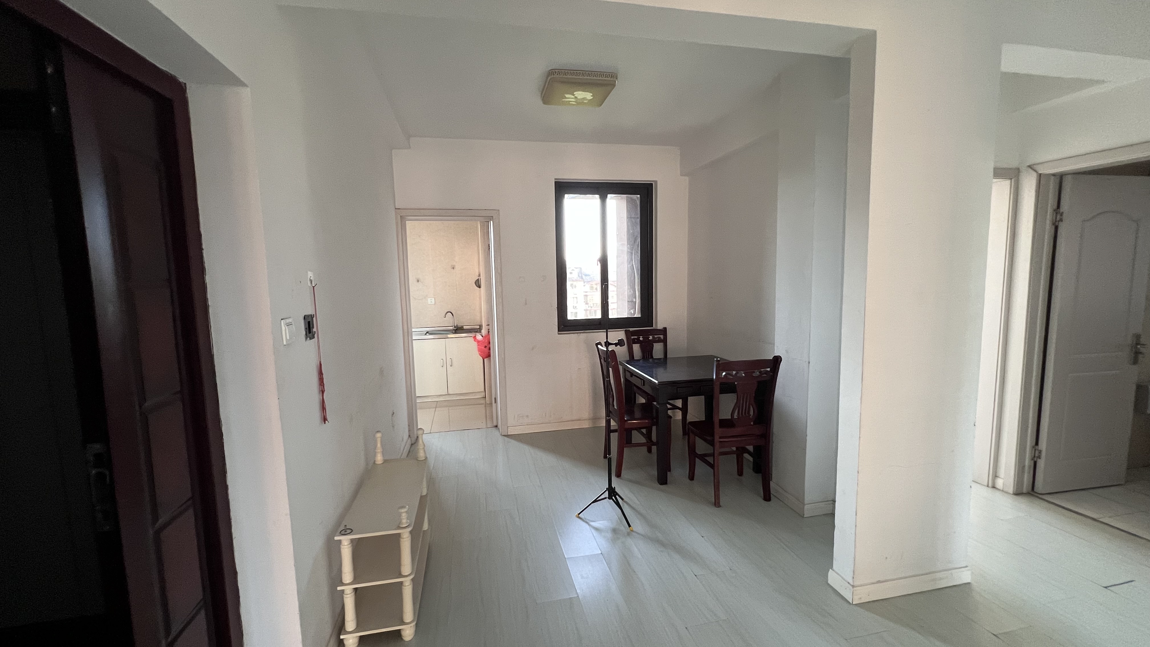 莱茵河畔 3室2厅1卫 135m&sup2;