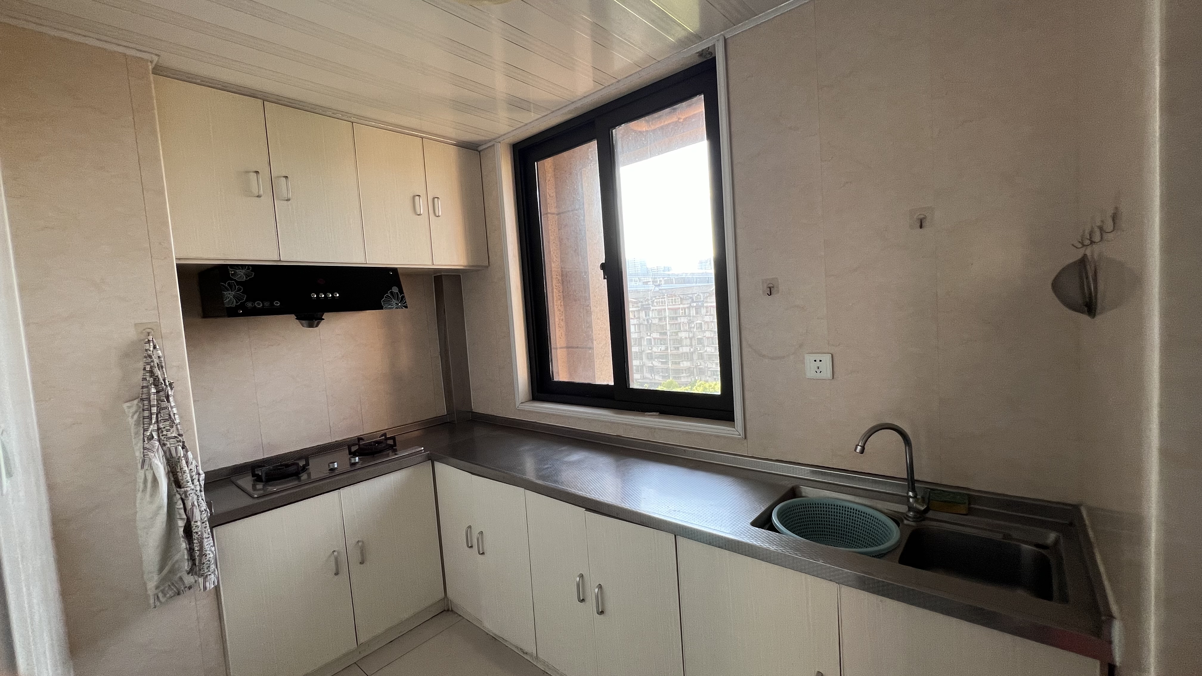 莱茵河畔 3室2厅1卫 135m&sup2;