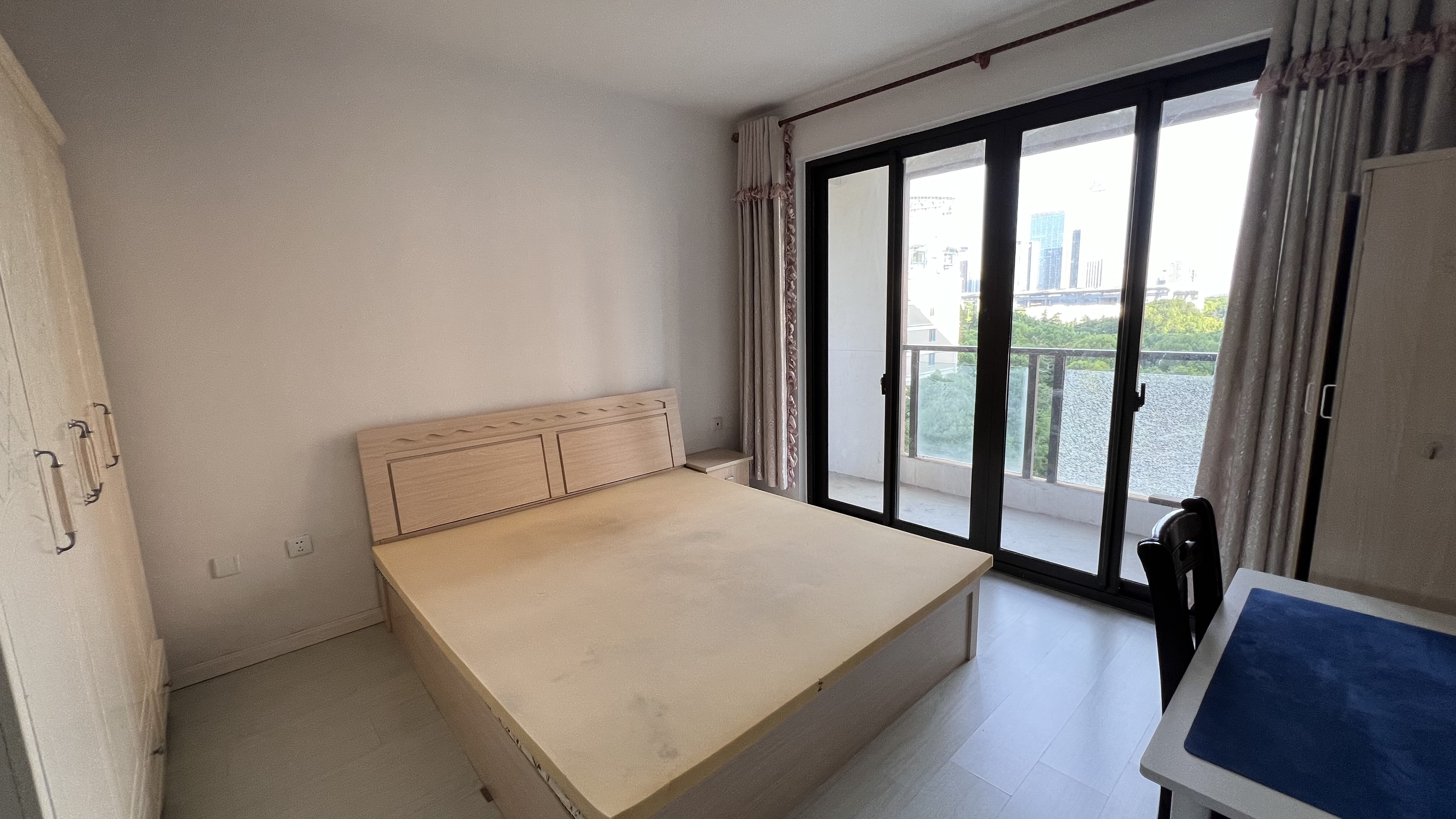 莱茵河畔 3室2厅1卫 135m&sup2;