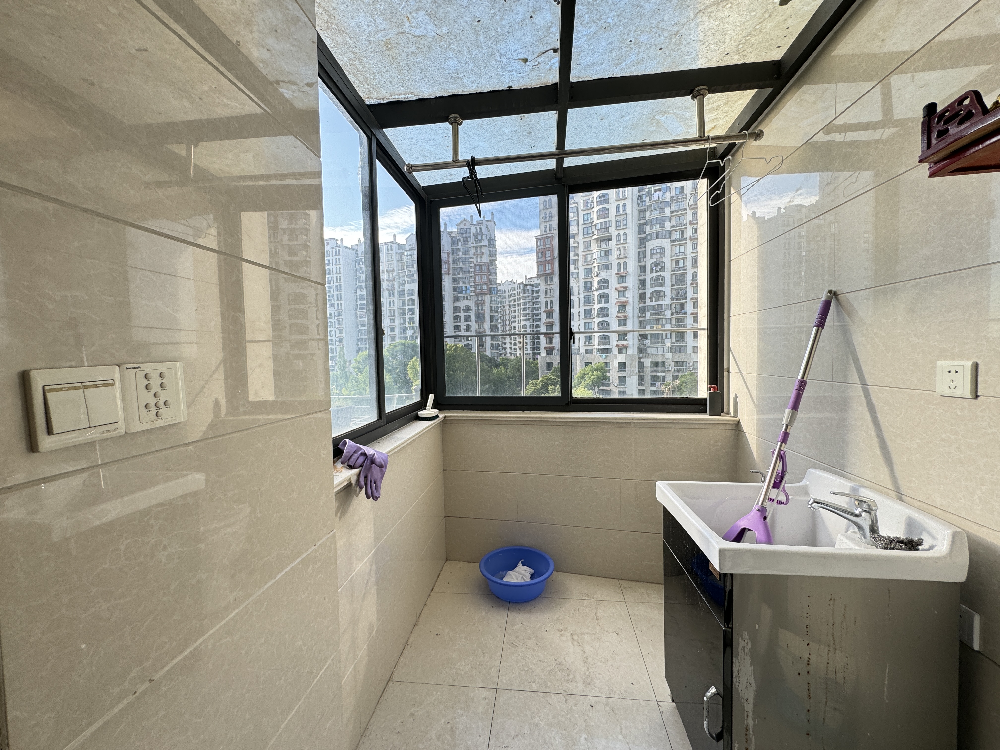 高迪晶城 3室2厅2卫 157m&sup2;
