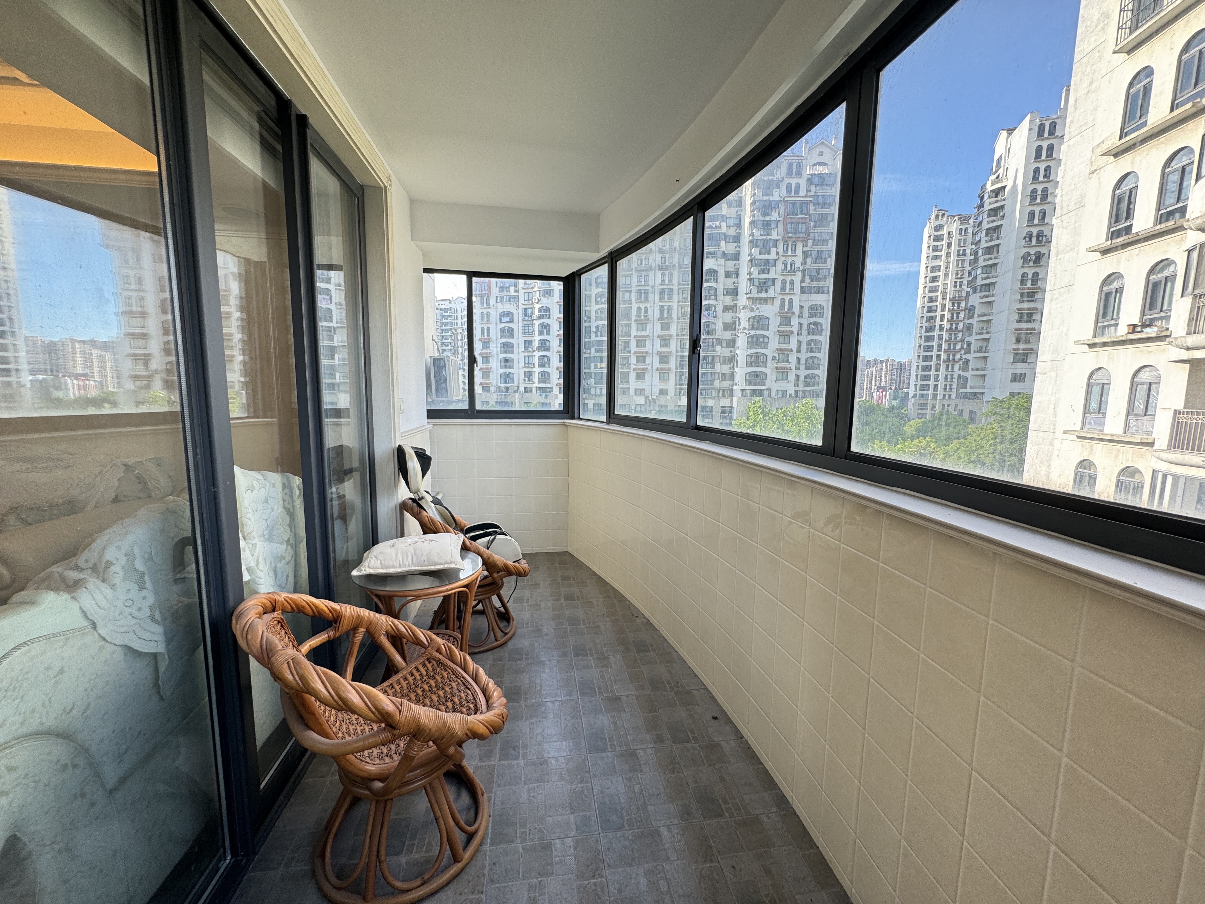高迪晶城 3室2厅2卫 157m&sup2;
