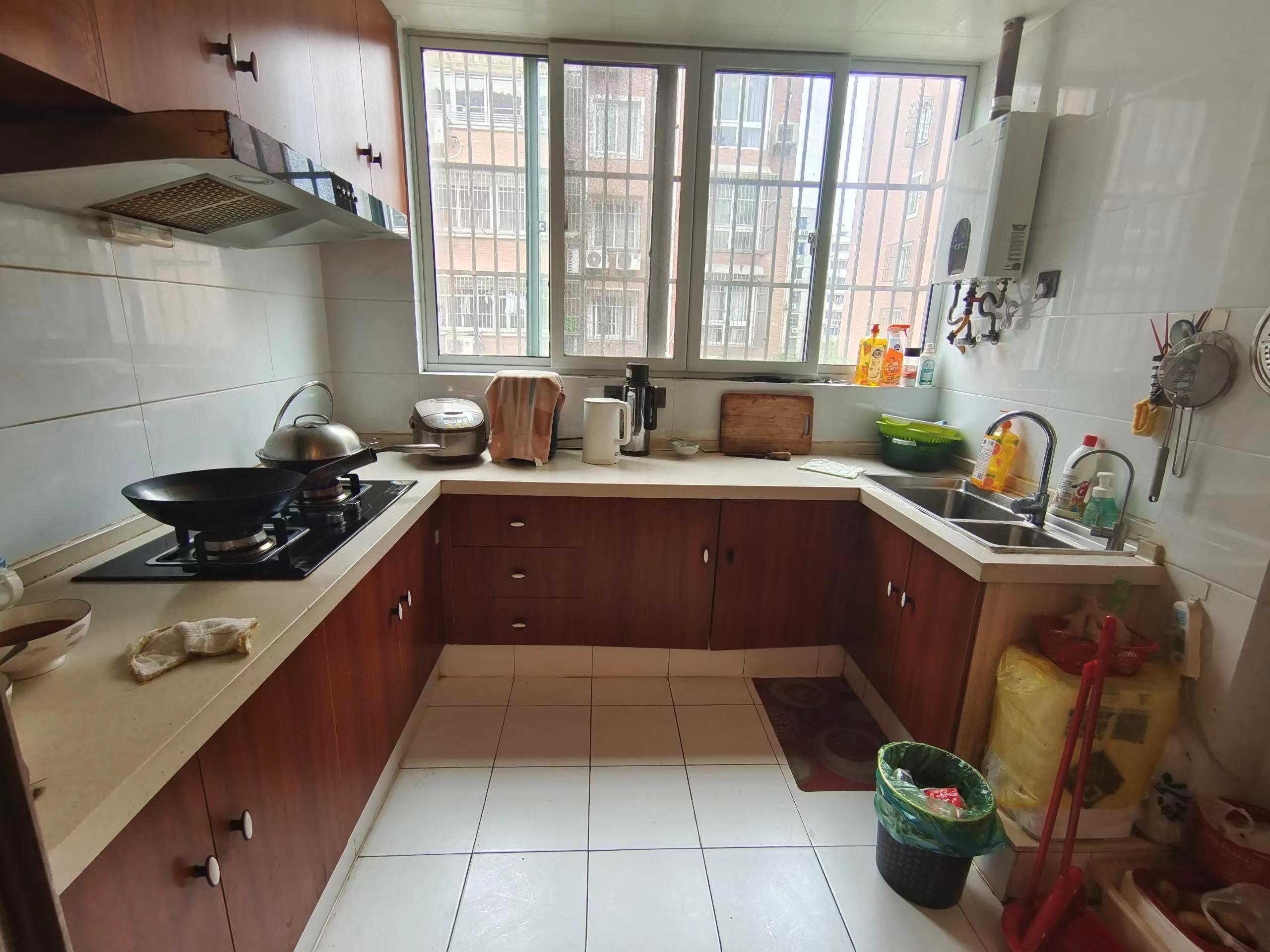 佳成花苑 3室2厅1卫 107.49m&sup2;
