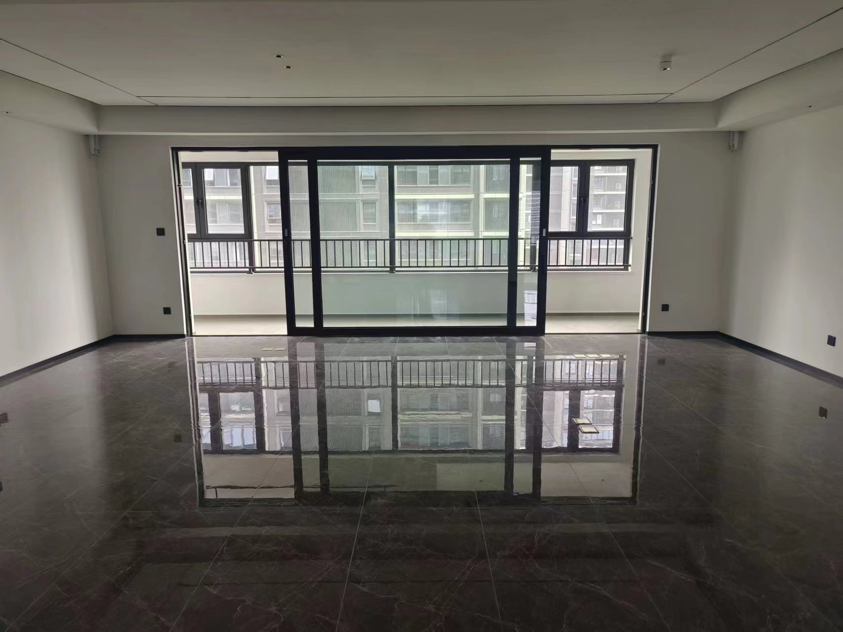 滨江玺 3室2厅3卫 190.00m²