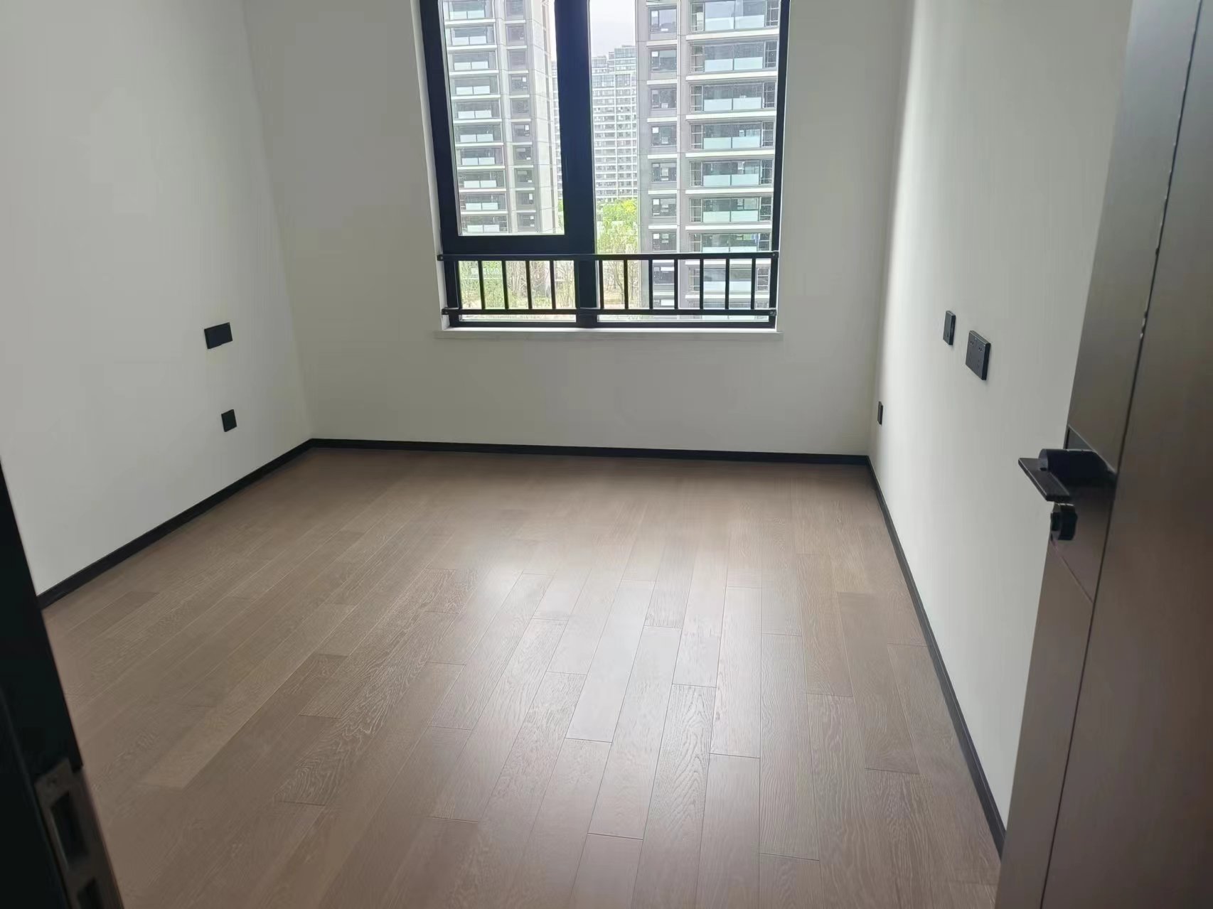 滨江玺 3室2厅3卫 190.00m&sup2;