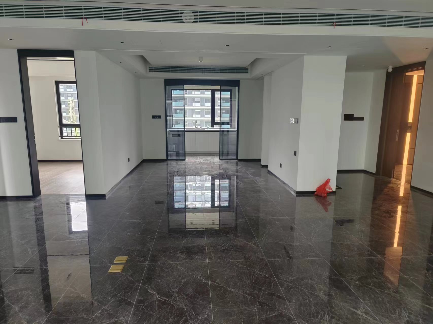 滨江玺 3室2厅3卫 190.00m&sup2;