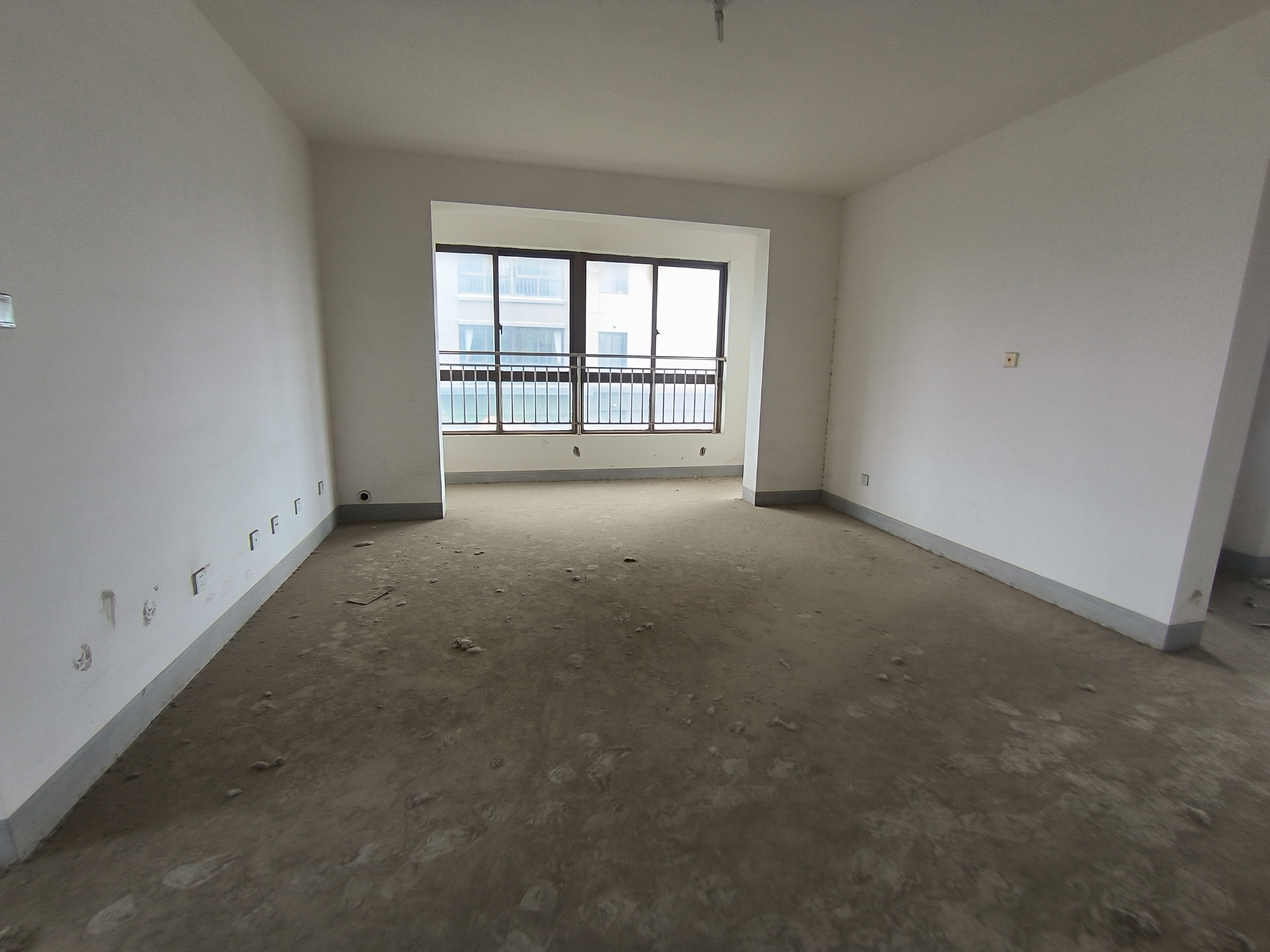 山景水岸 3室2厅2卫 141m&sup2;