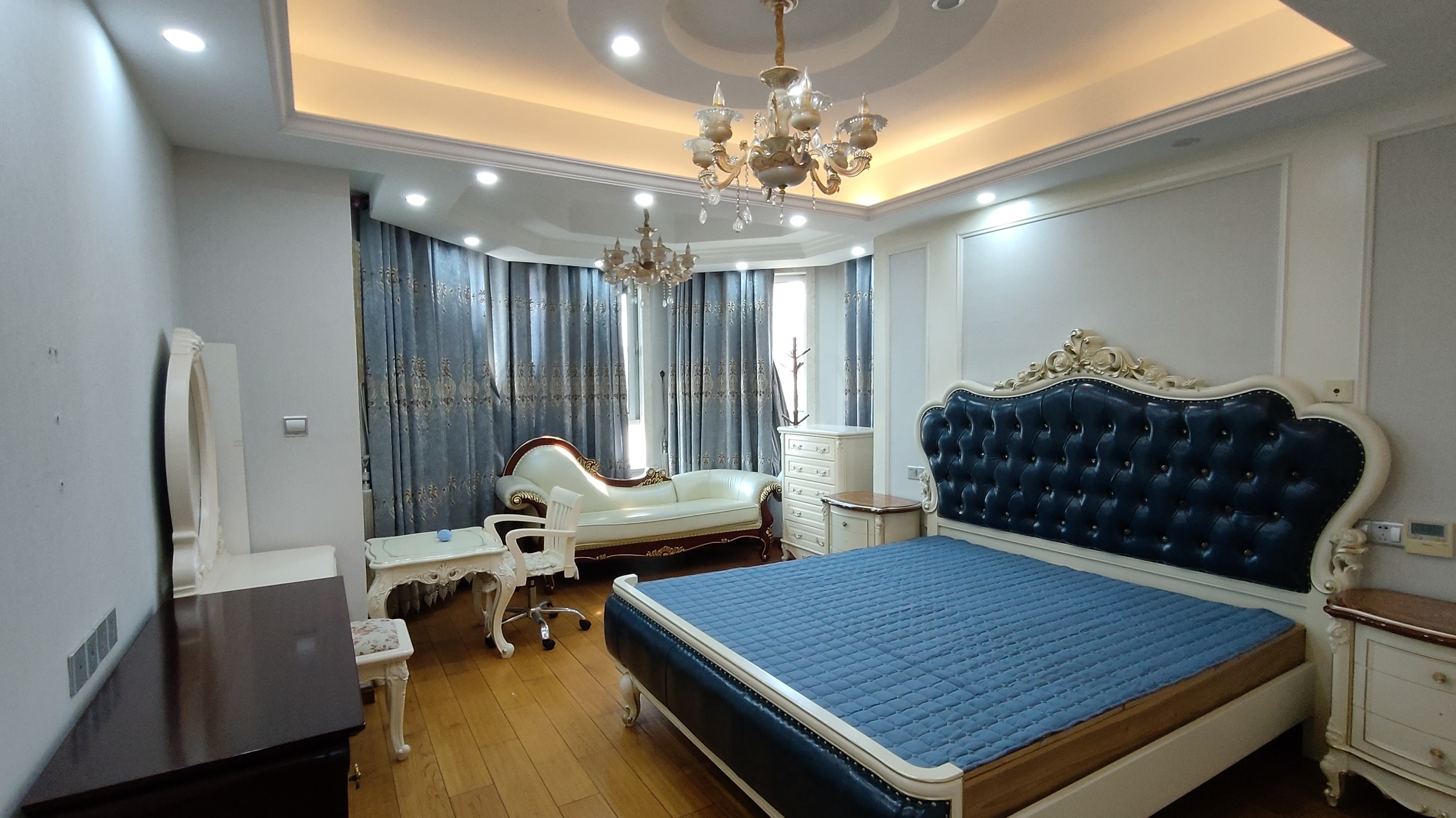 中南世纪花城三期 4室2厅2卫 165m&sup2;