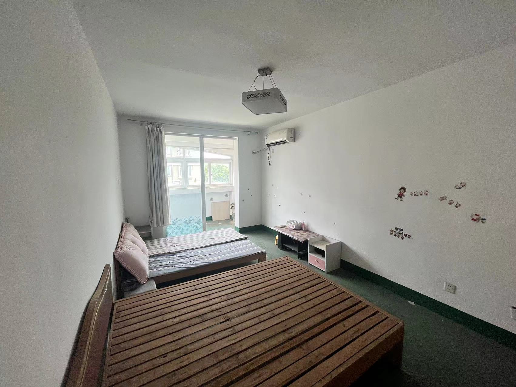 春晖花园 4室1厅2卫 173m&sup2;