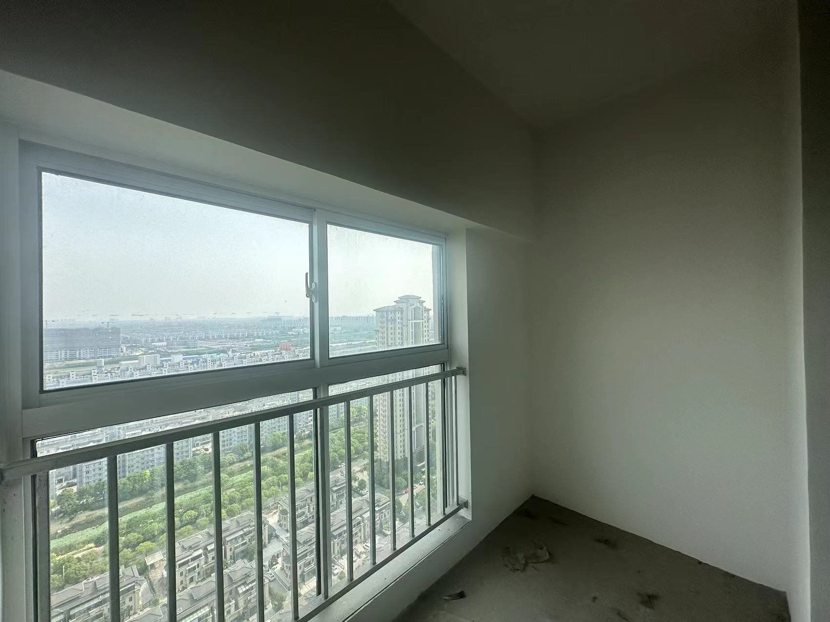 湖滨华庭 3室2厅2卫 208.00m&sup2;