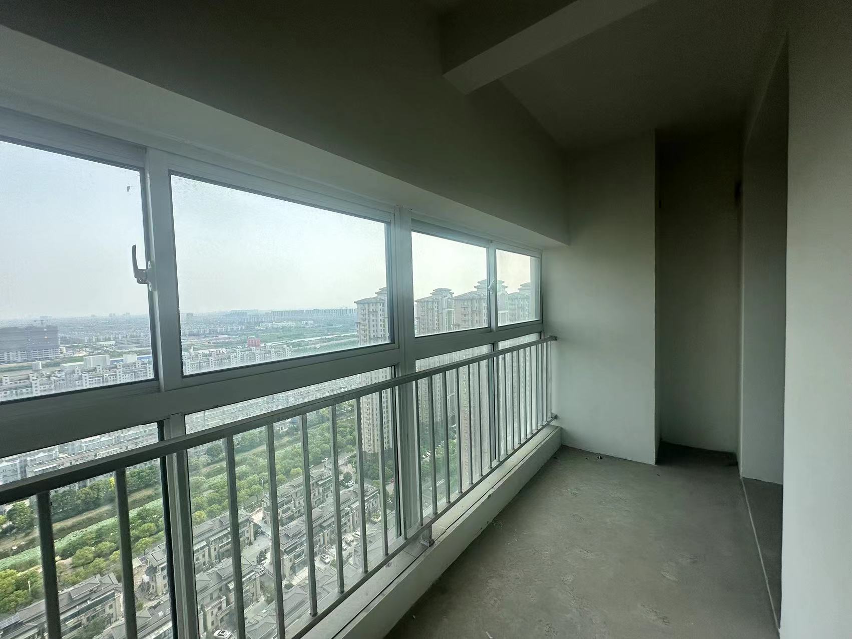 湖滨华庭 3室2厅2卫 208.00m&sup2;