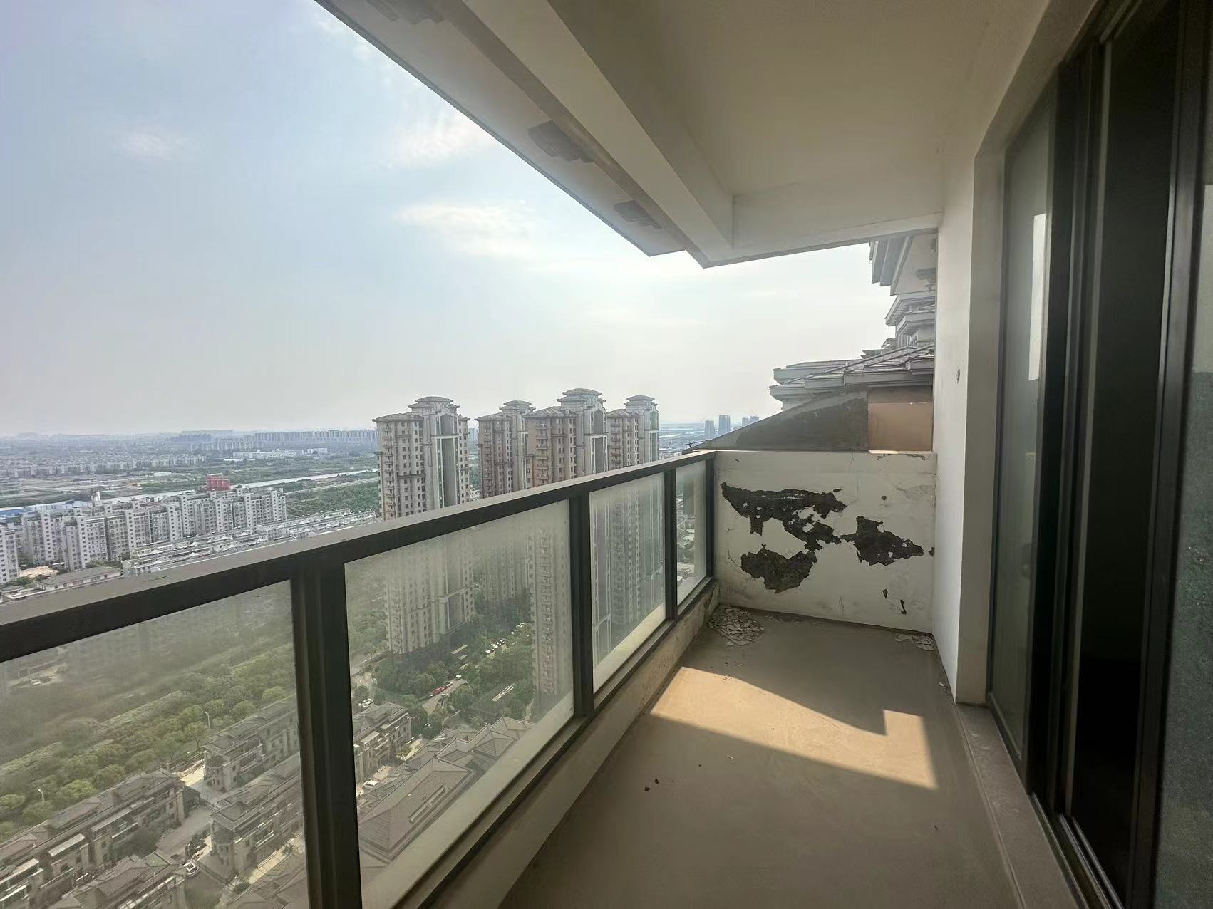 湖滨华庭 3室2厅2卫 208.00m&sup2;